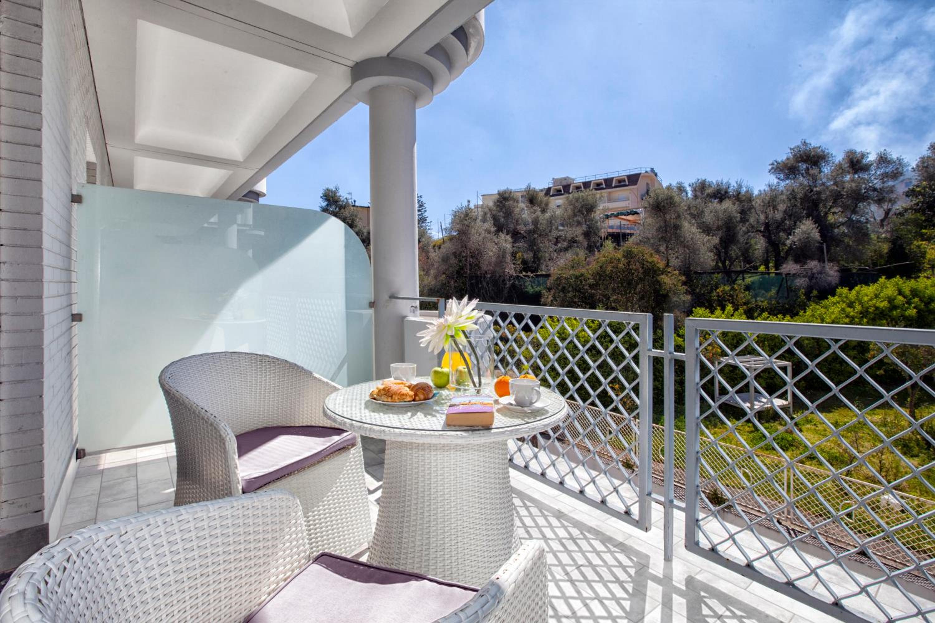 Standard Double or Twin Room with Balcony - Photo 2