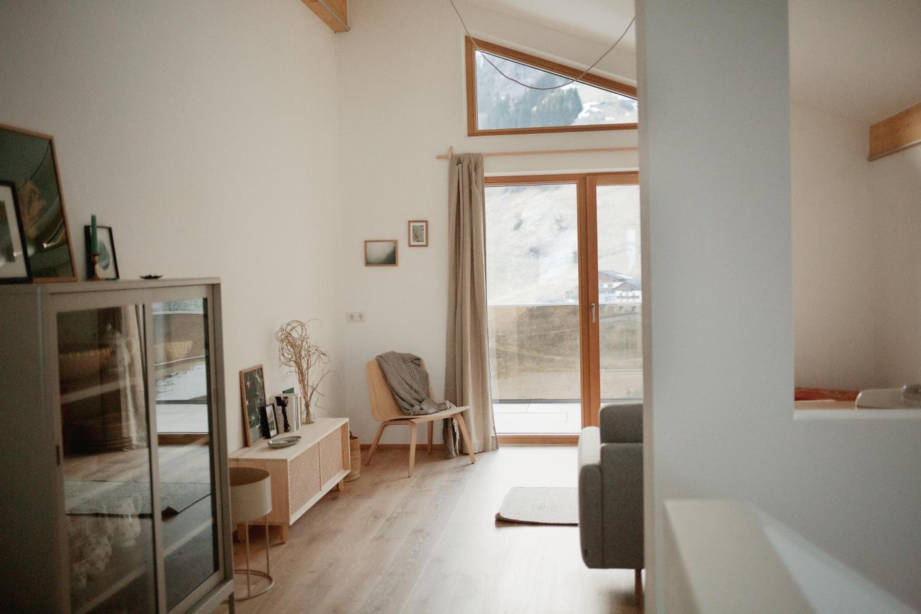 Apartment with Mountain View