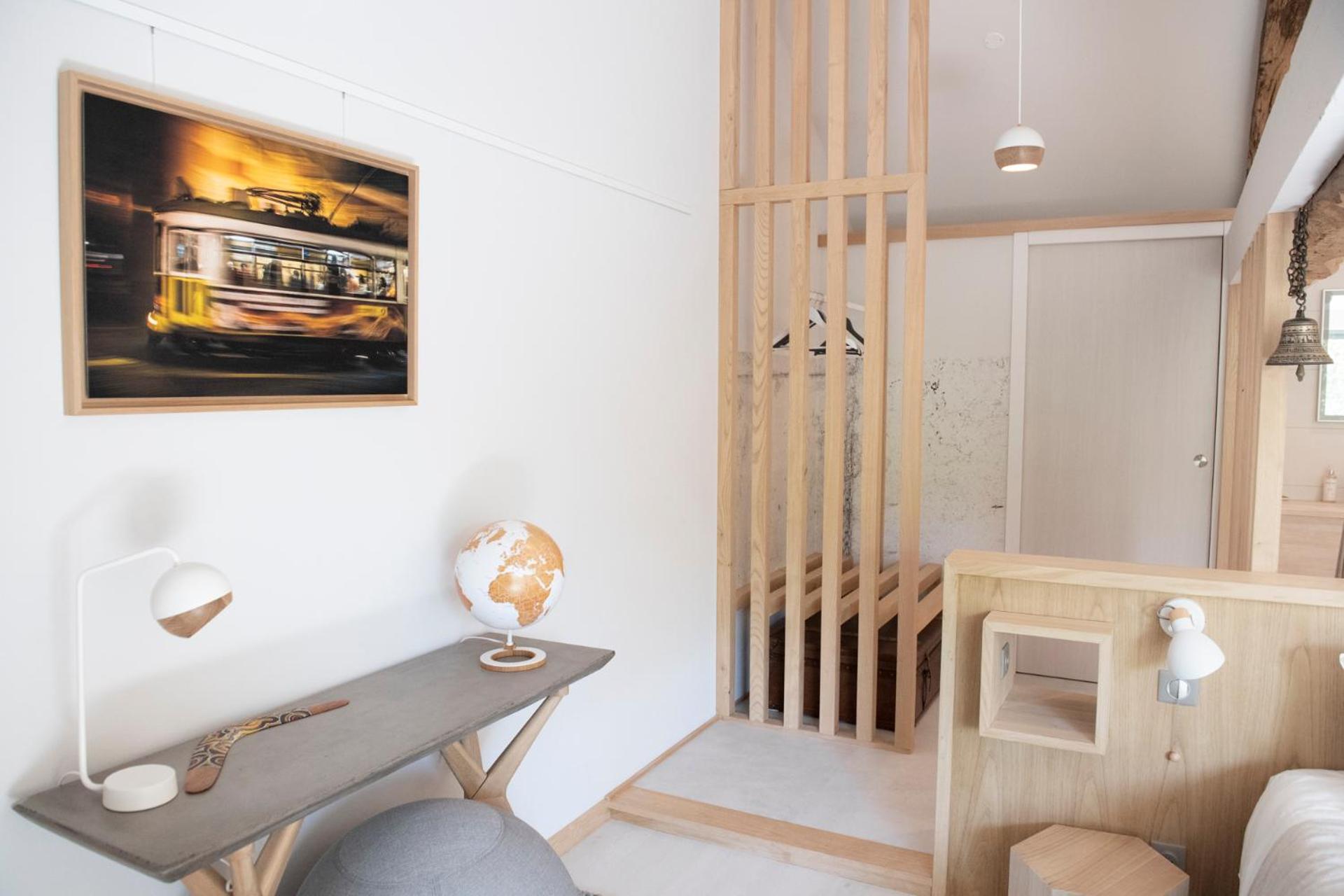 Deluxe Double Room with Balcony photo 3