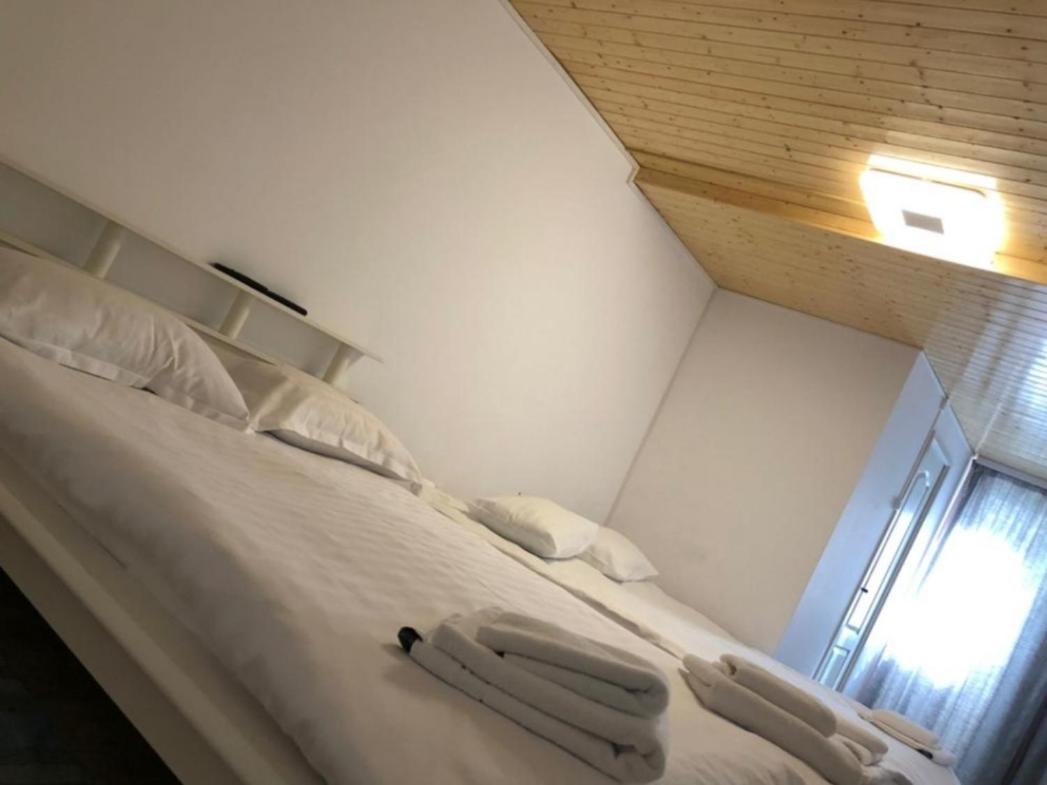 Double or Twin Room with Private Bathroom - Photo 5