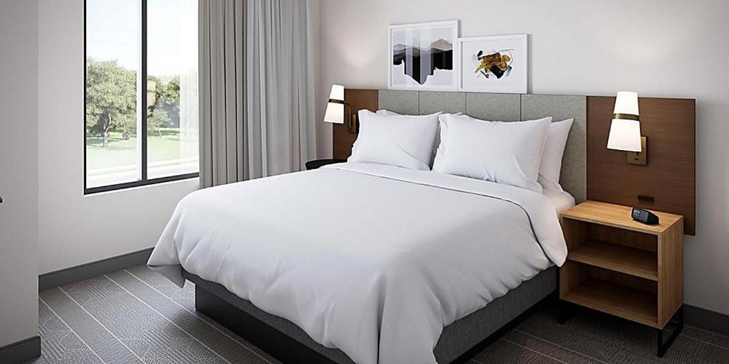 One-Bedroom King Suite - Photo 3