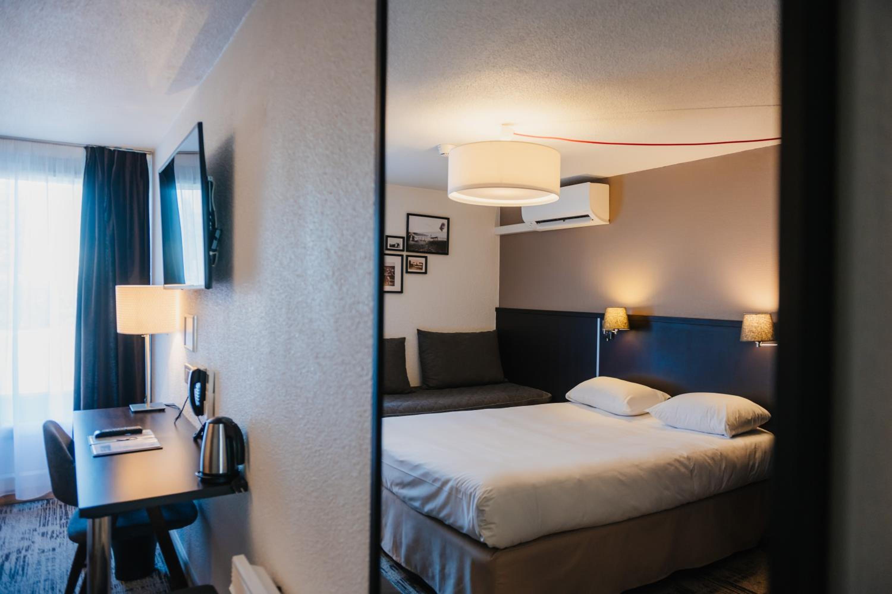 Comfort Double Room with Sofa Bed - Photo 3