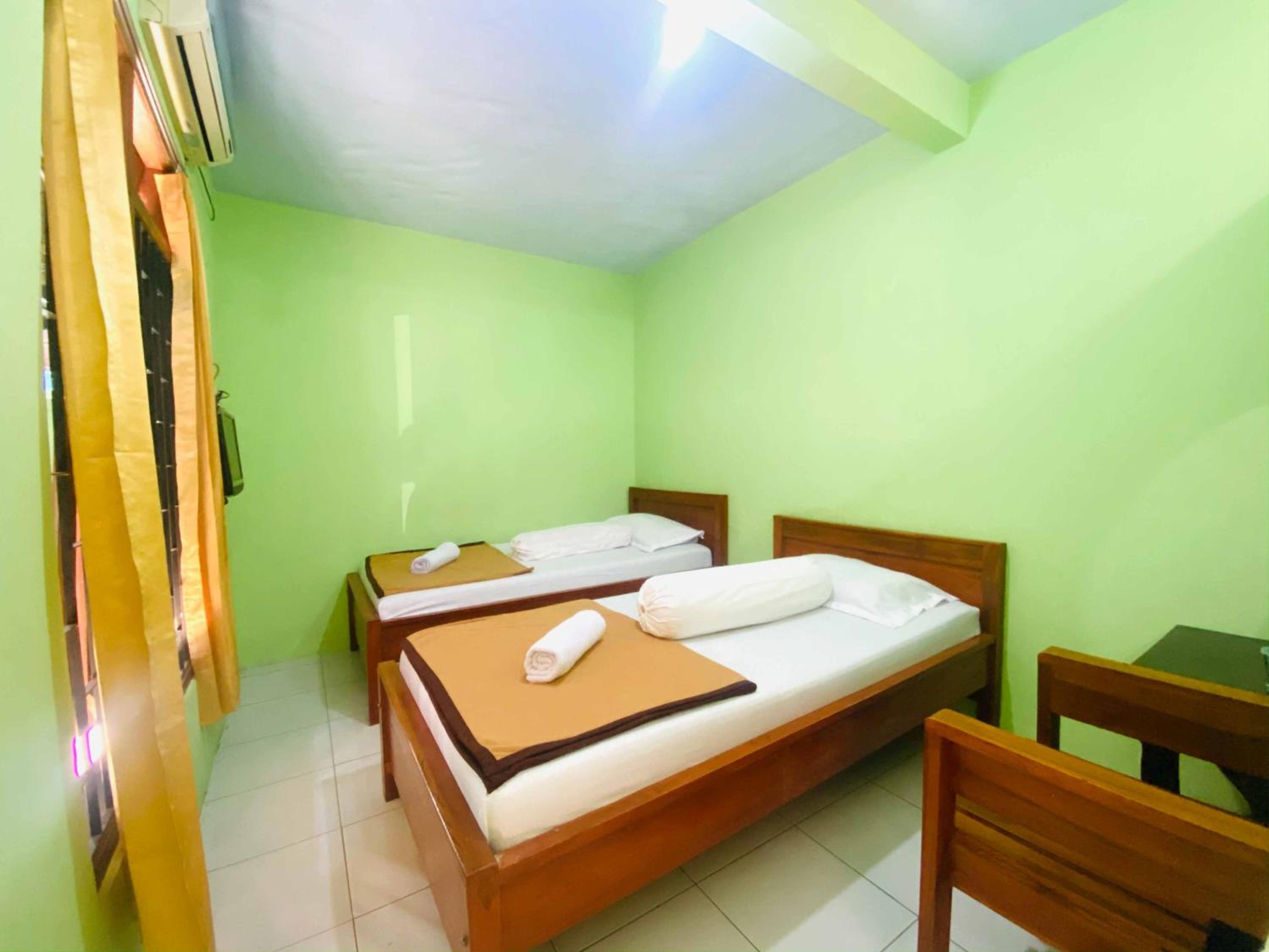 Twin Room - Photo 3