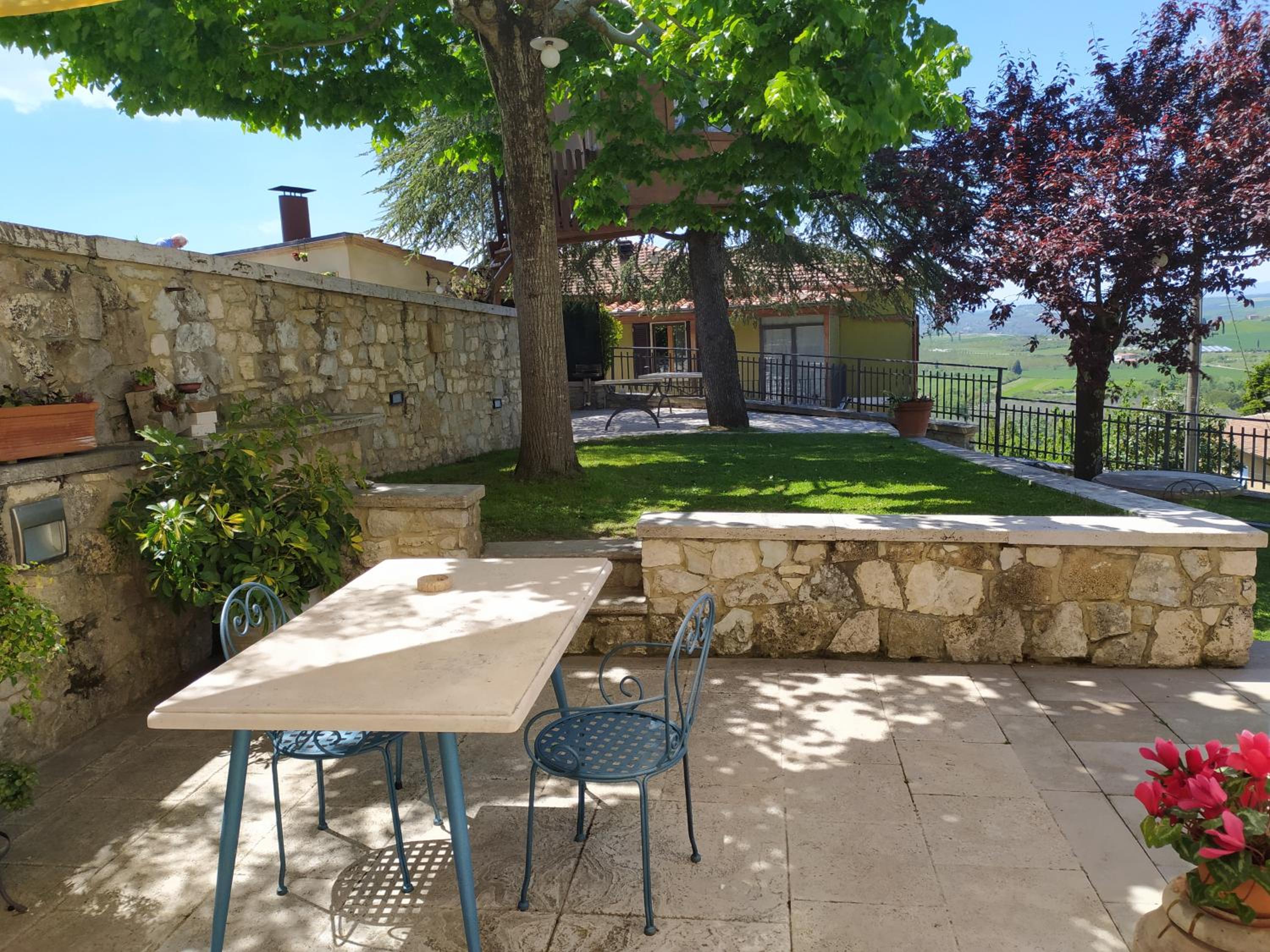 Apartment with Terrace - Photo 12