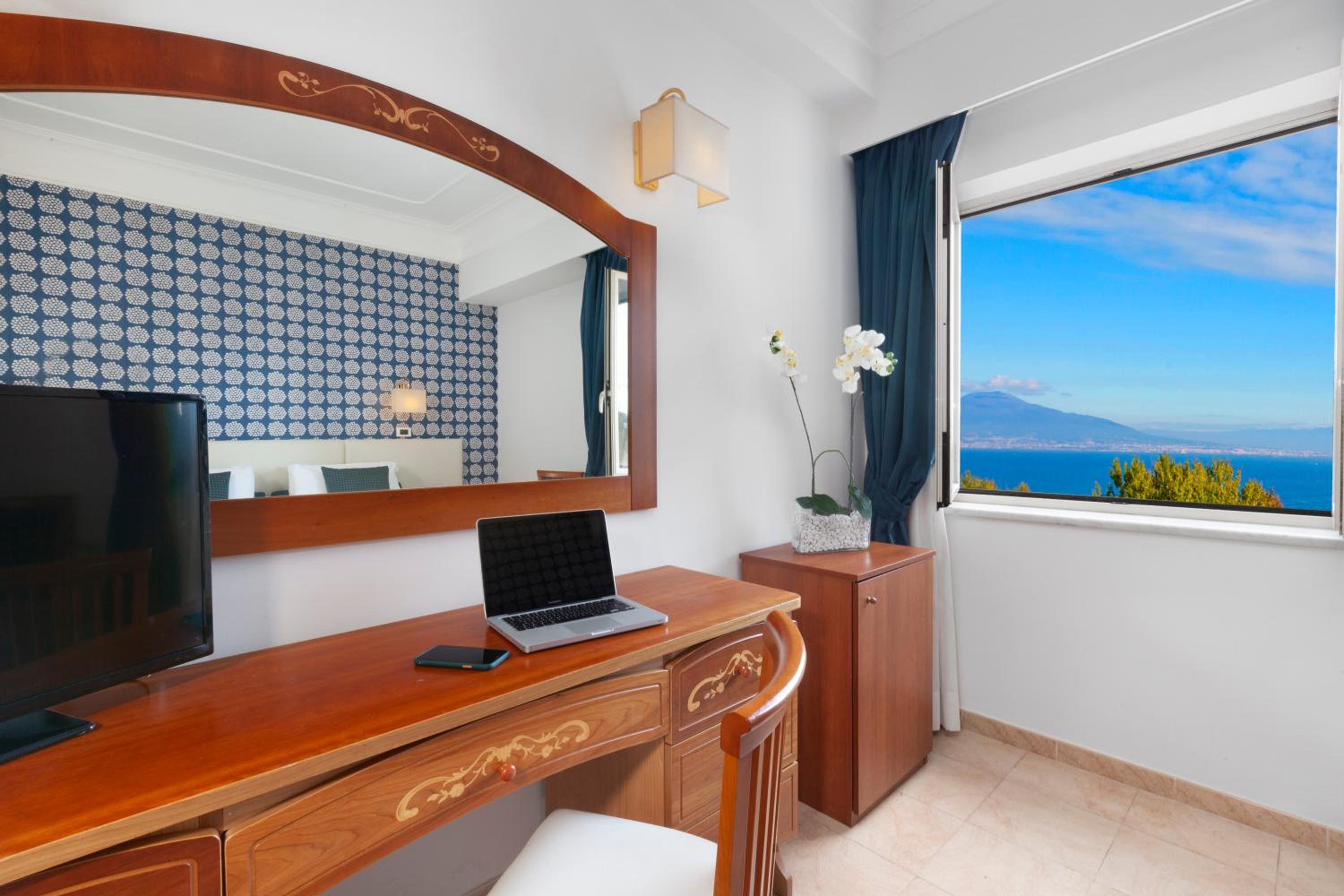 Double Room with Garden View - Photo 2
