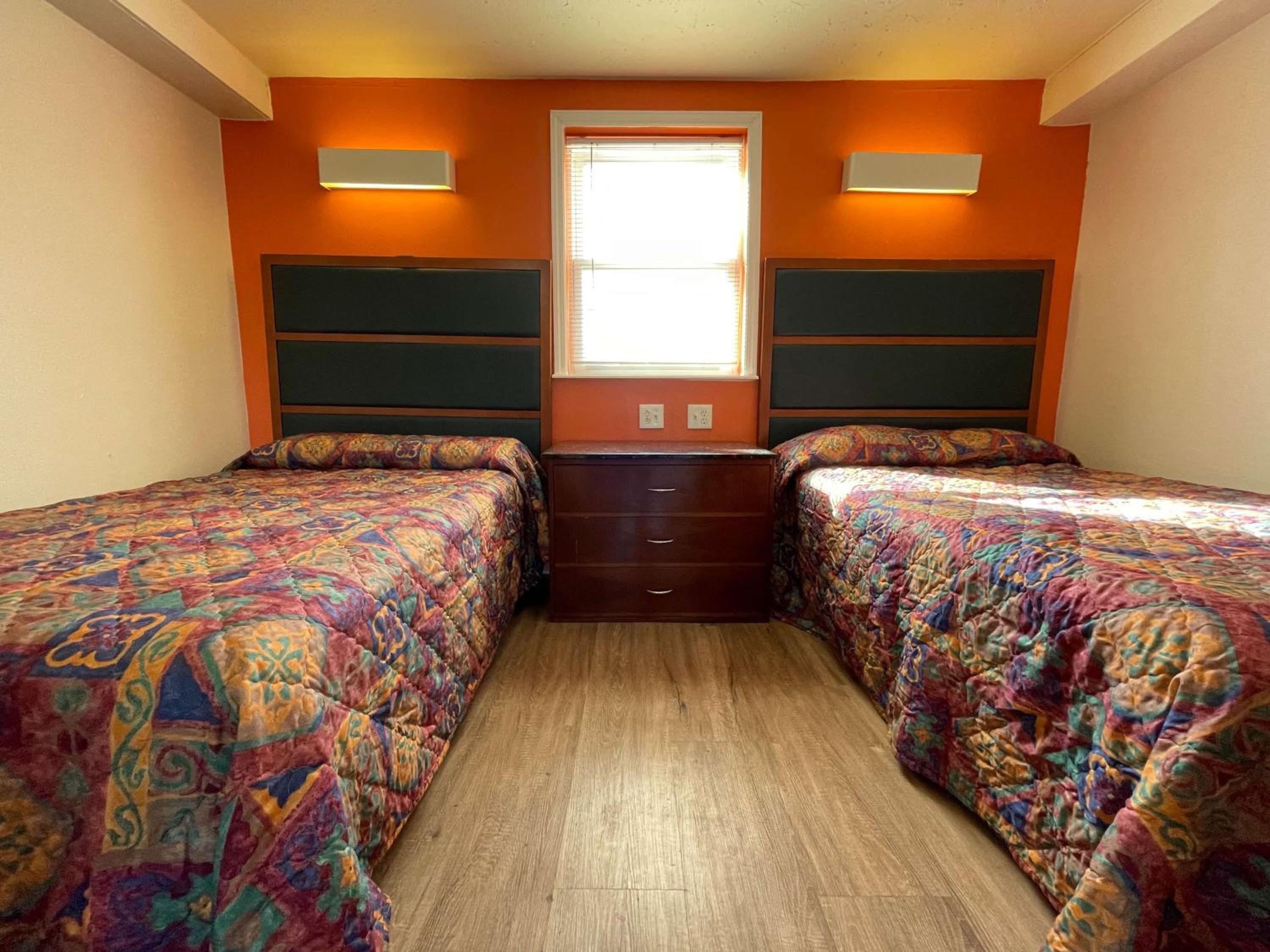 Deluxe Suite - Non-Smoking photo 3