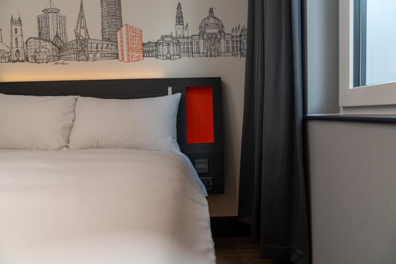 Double Room with Window - Photo 8