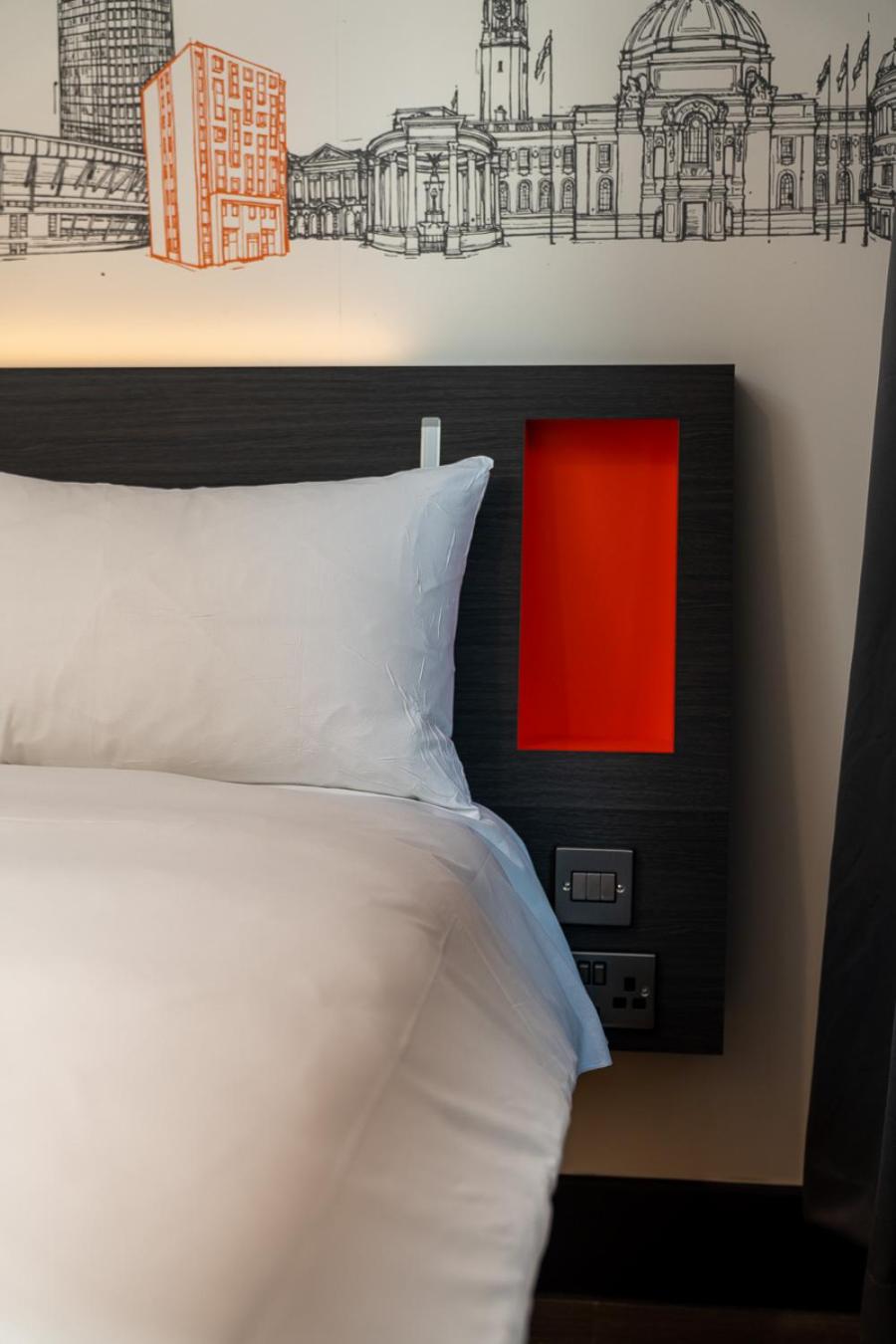 Double Room with Window - Photo 3