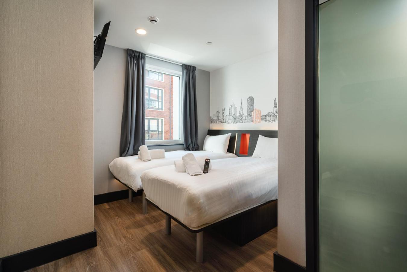 Twin Room with Window - Photo 1