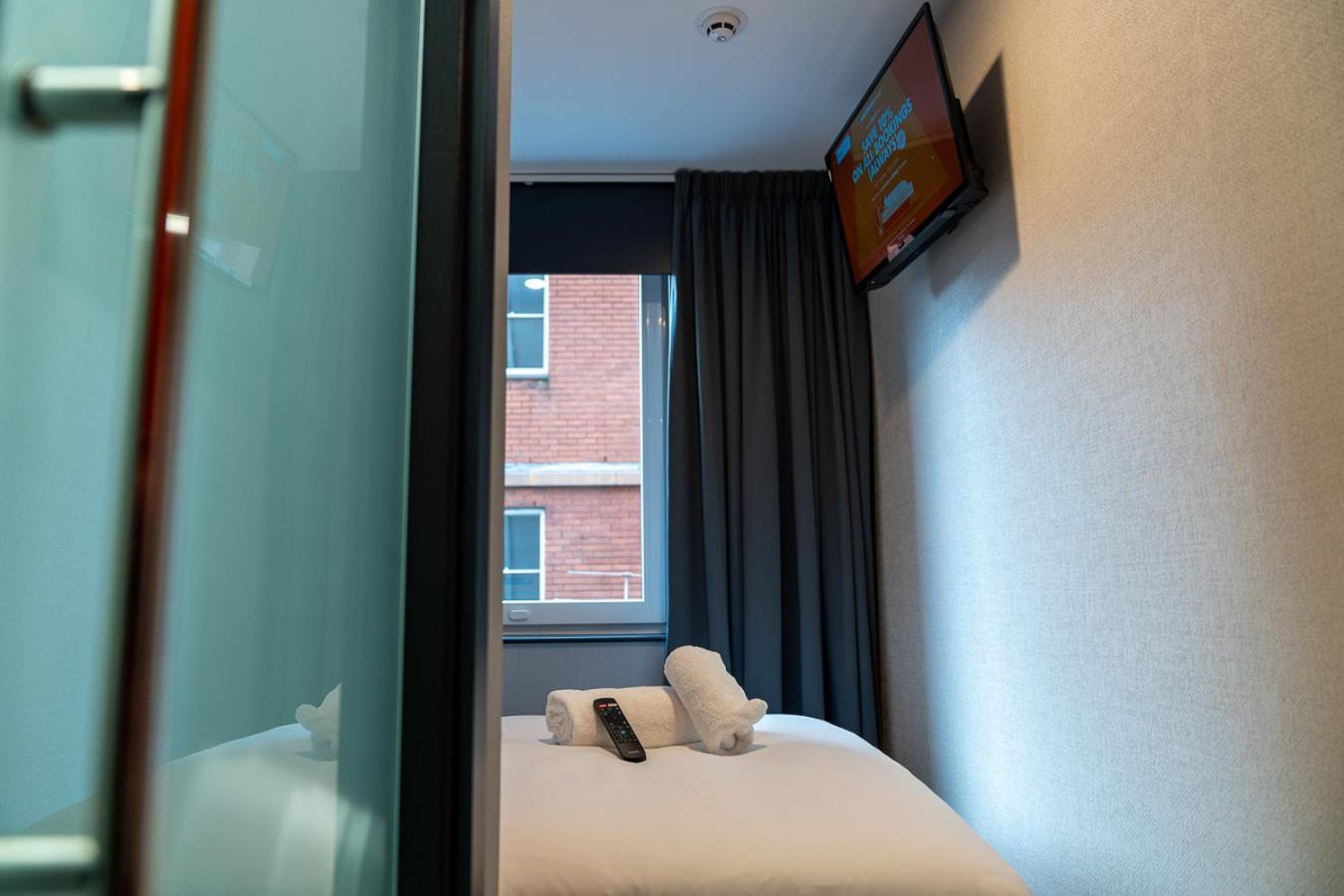 Double Room with Window - Photo 9