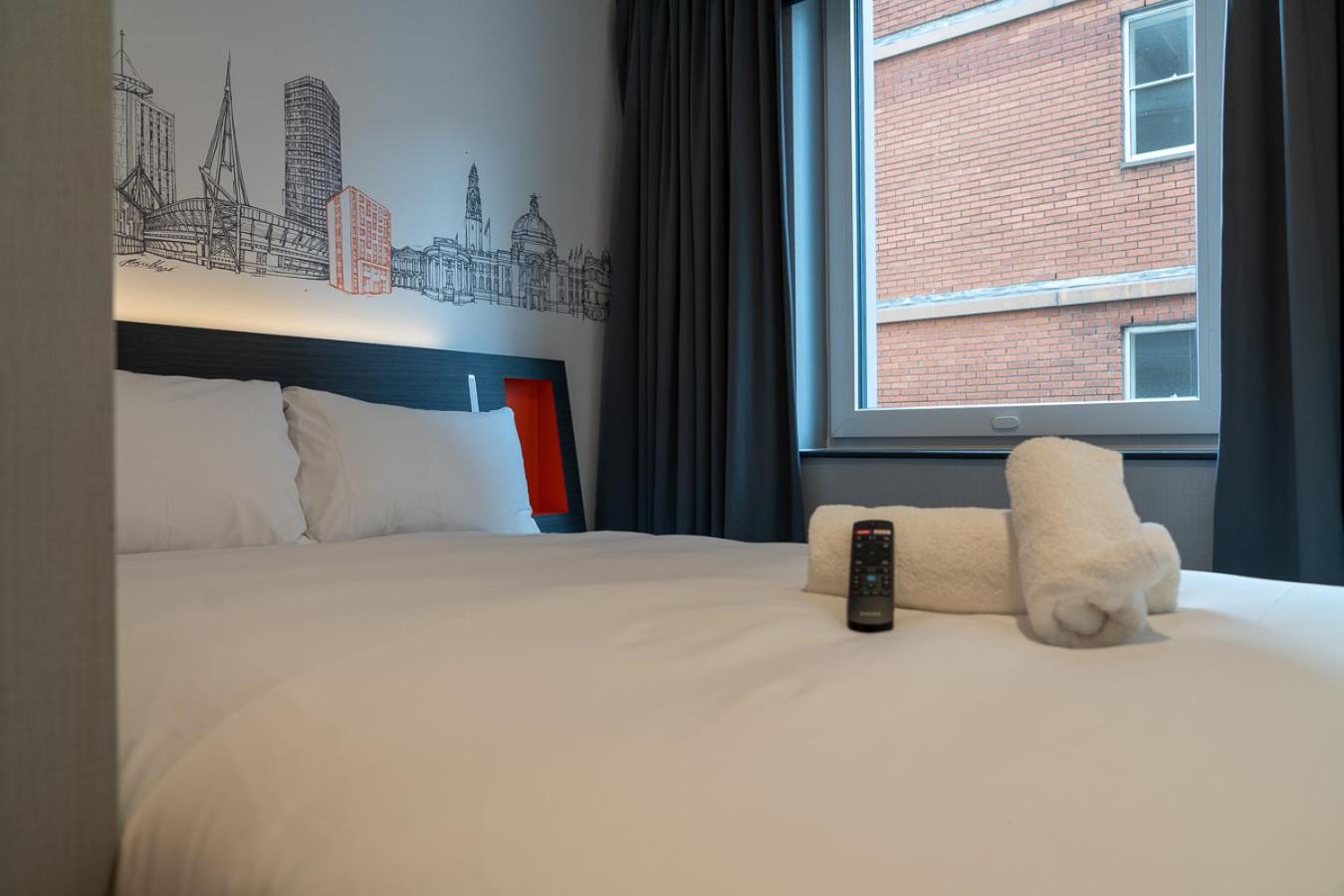 Double Room with Window - Photo 6
