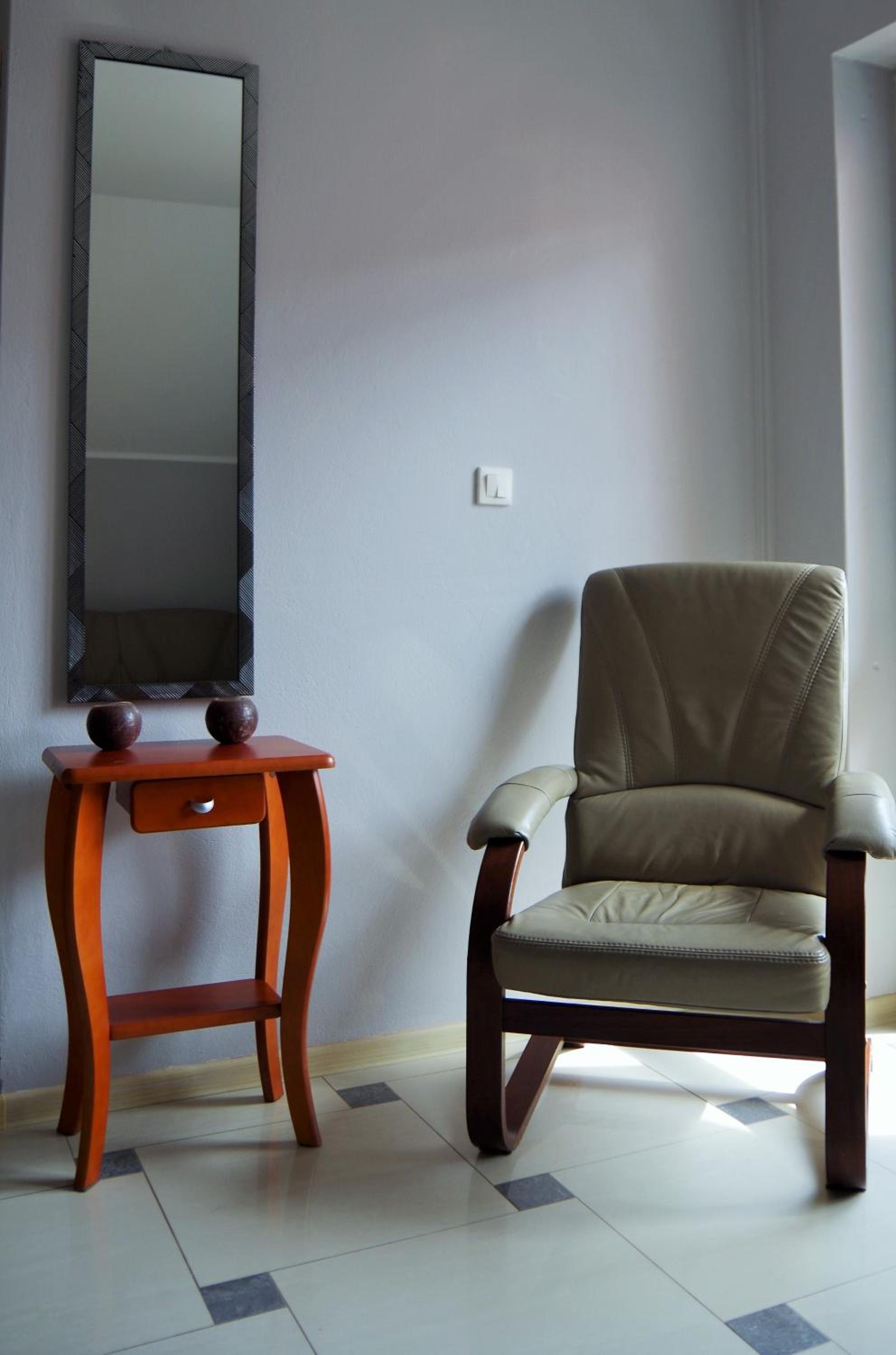 Studio with Balcony - Photo 4