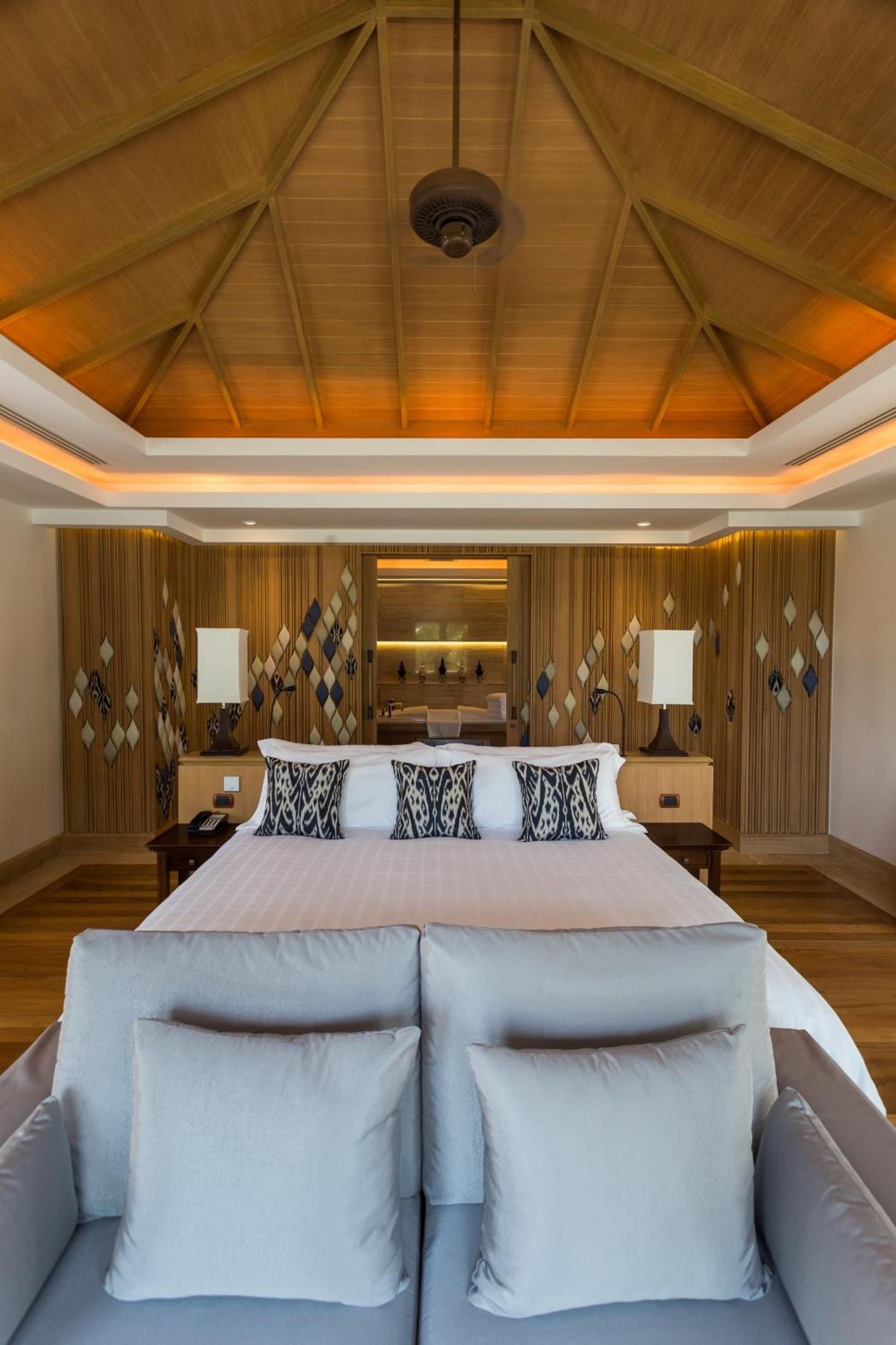 Four-Bedroom Ocean Front Residence  - Photo 8