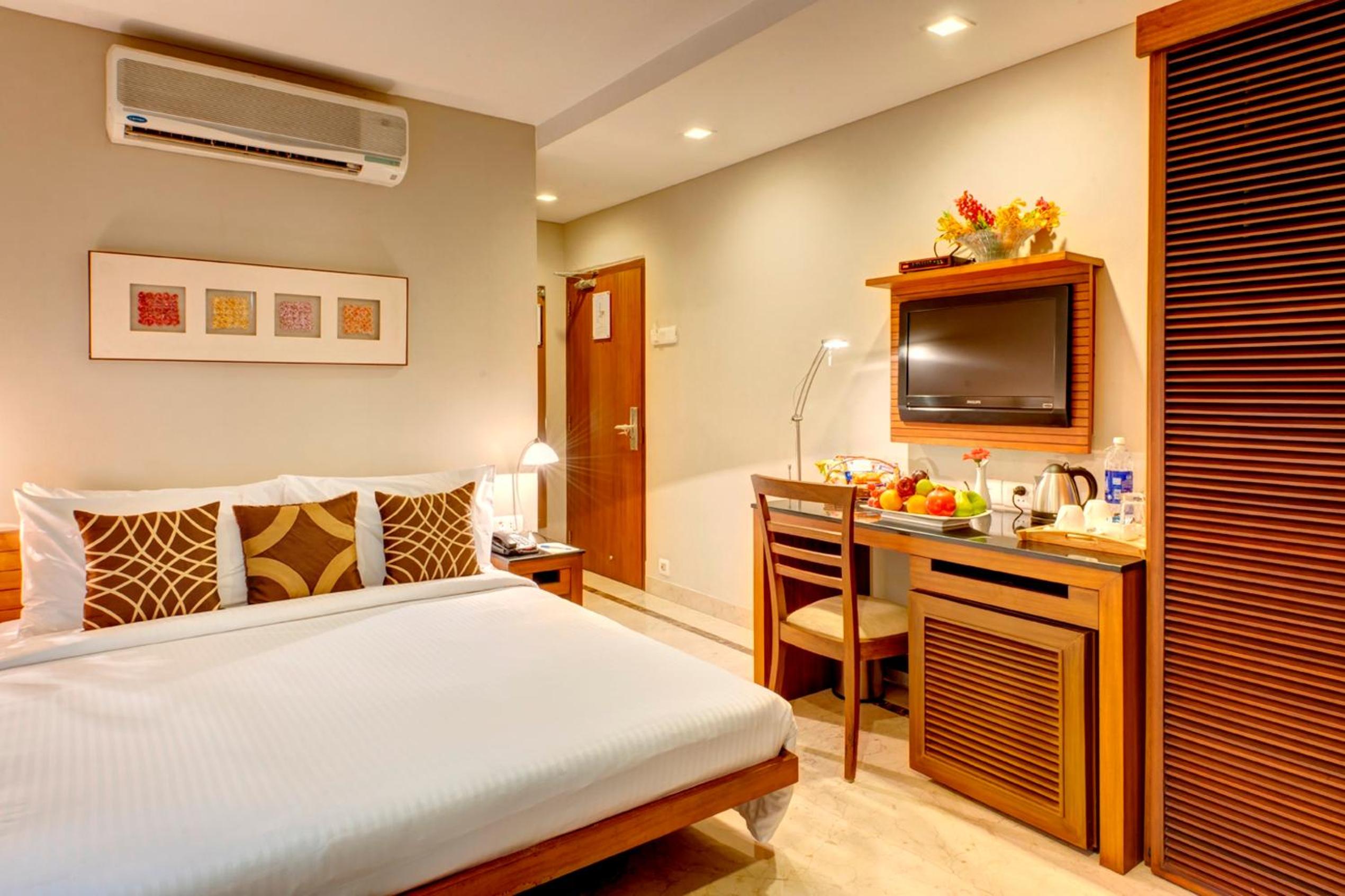 Deluxe Double or Twin Room - Photo 11