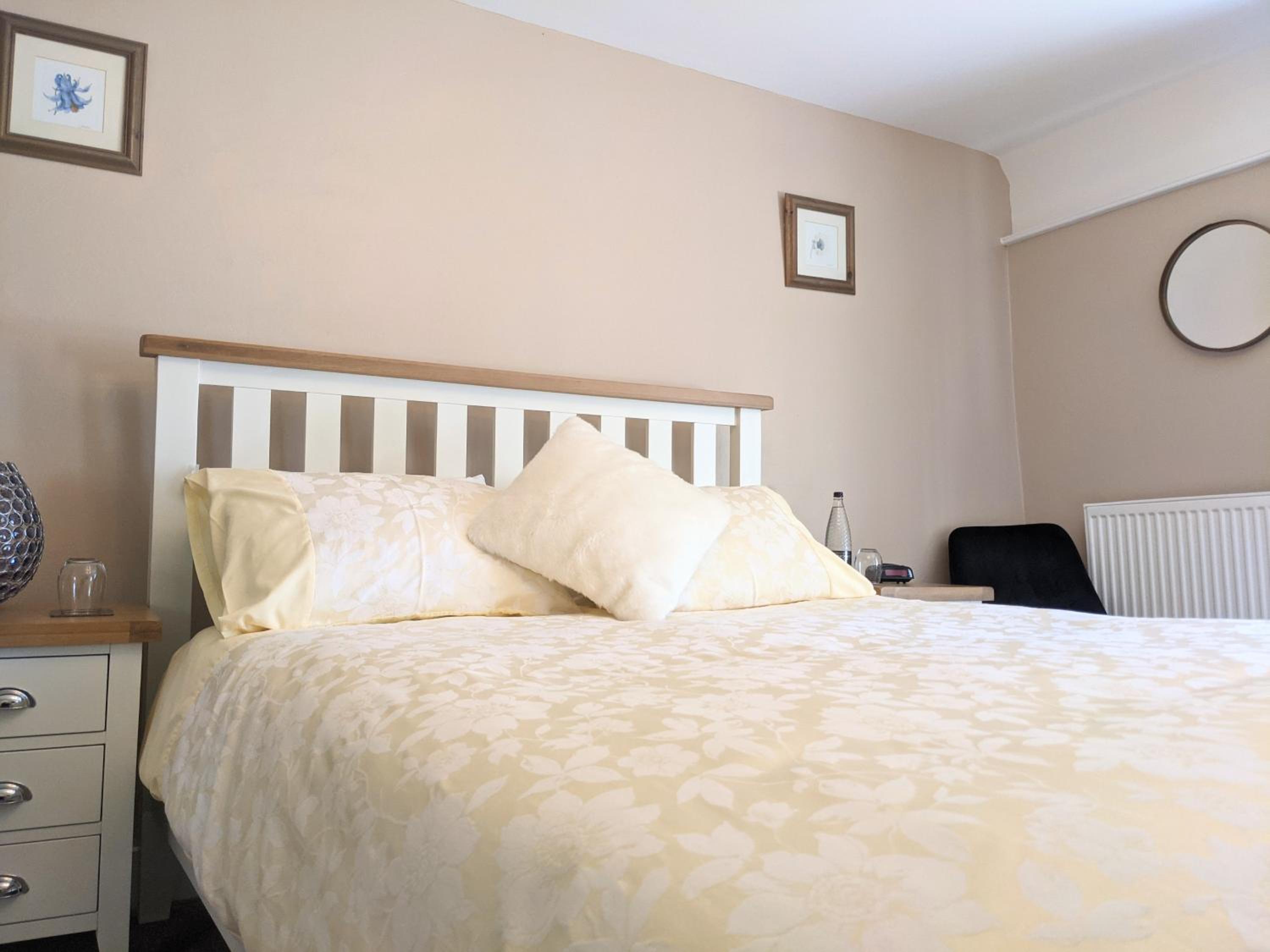 Deluxe Double Room with Shower