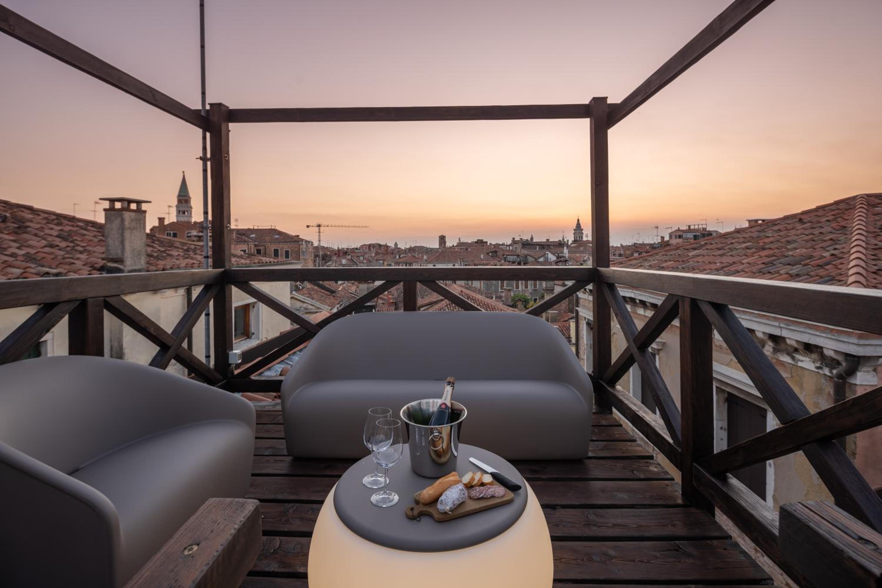 Apartment with Terrace photo 2
