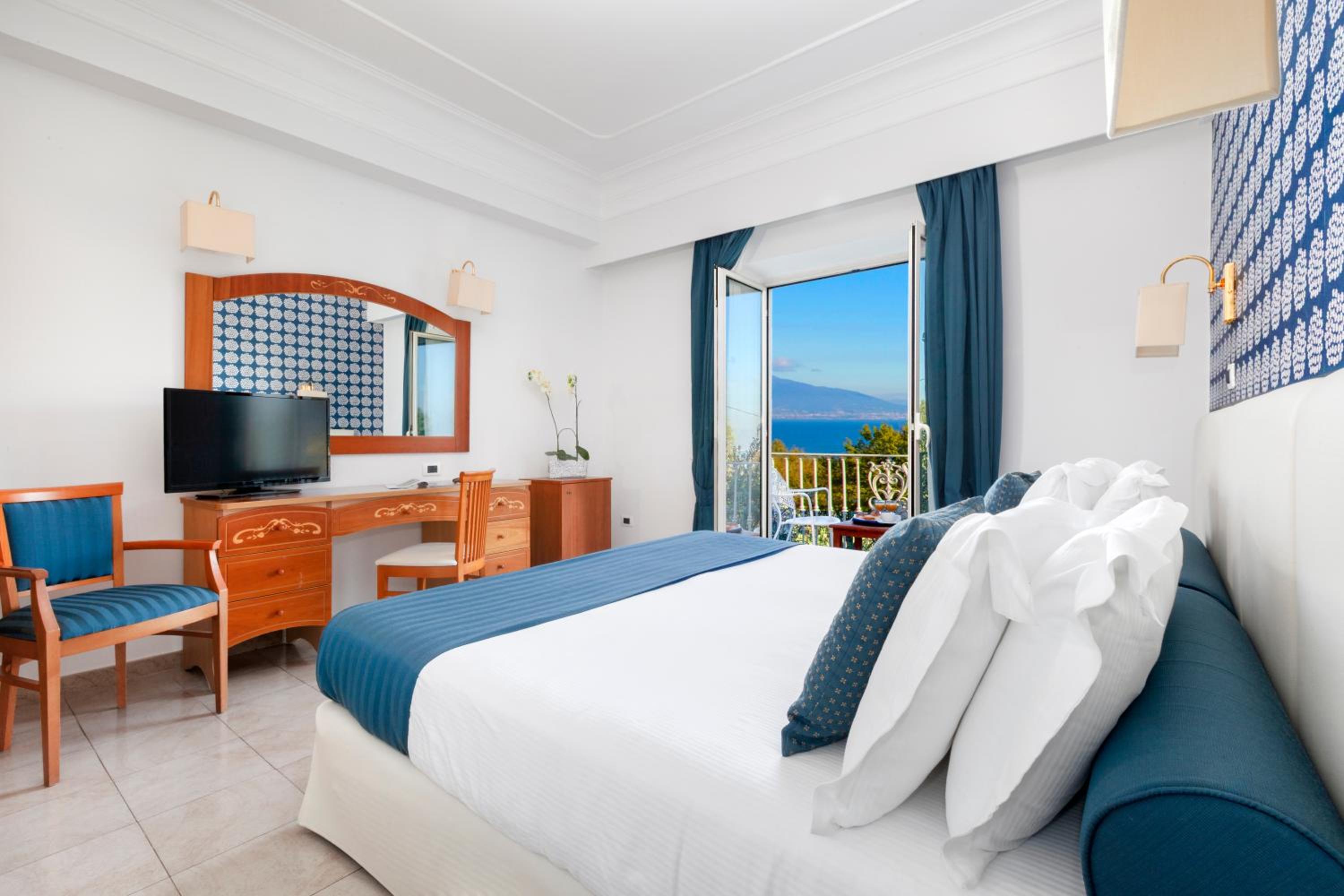Double Room with Balcony and Sea View