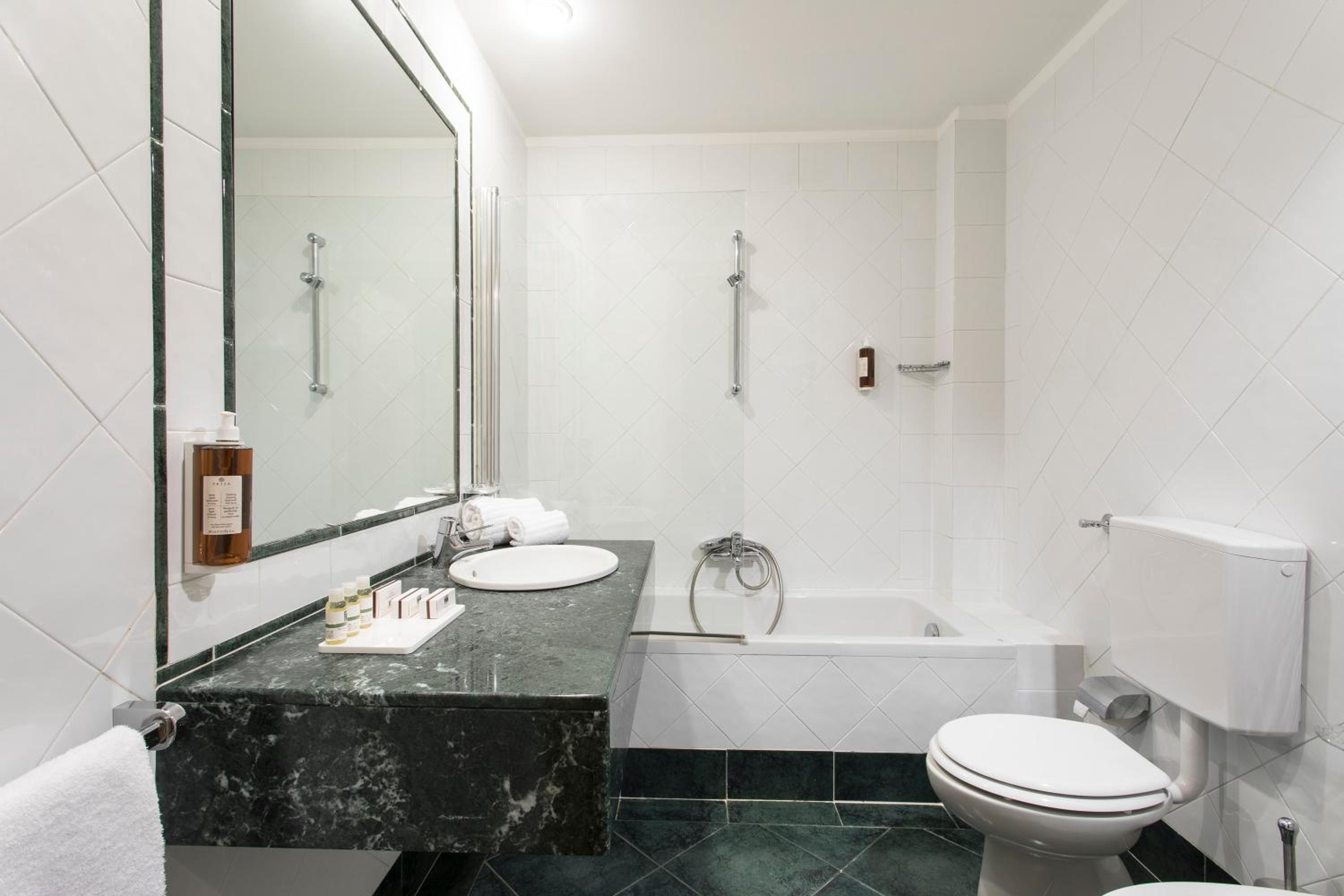 Superior Double or Twin Room - Photo 11