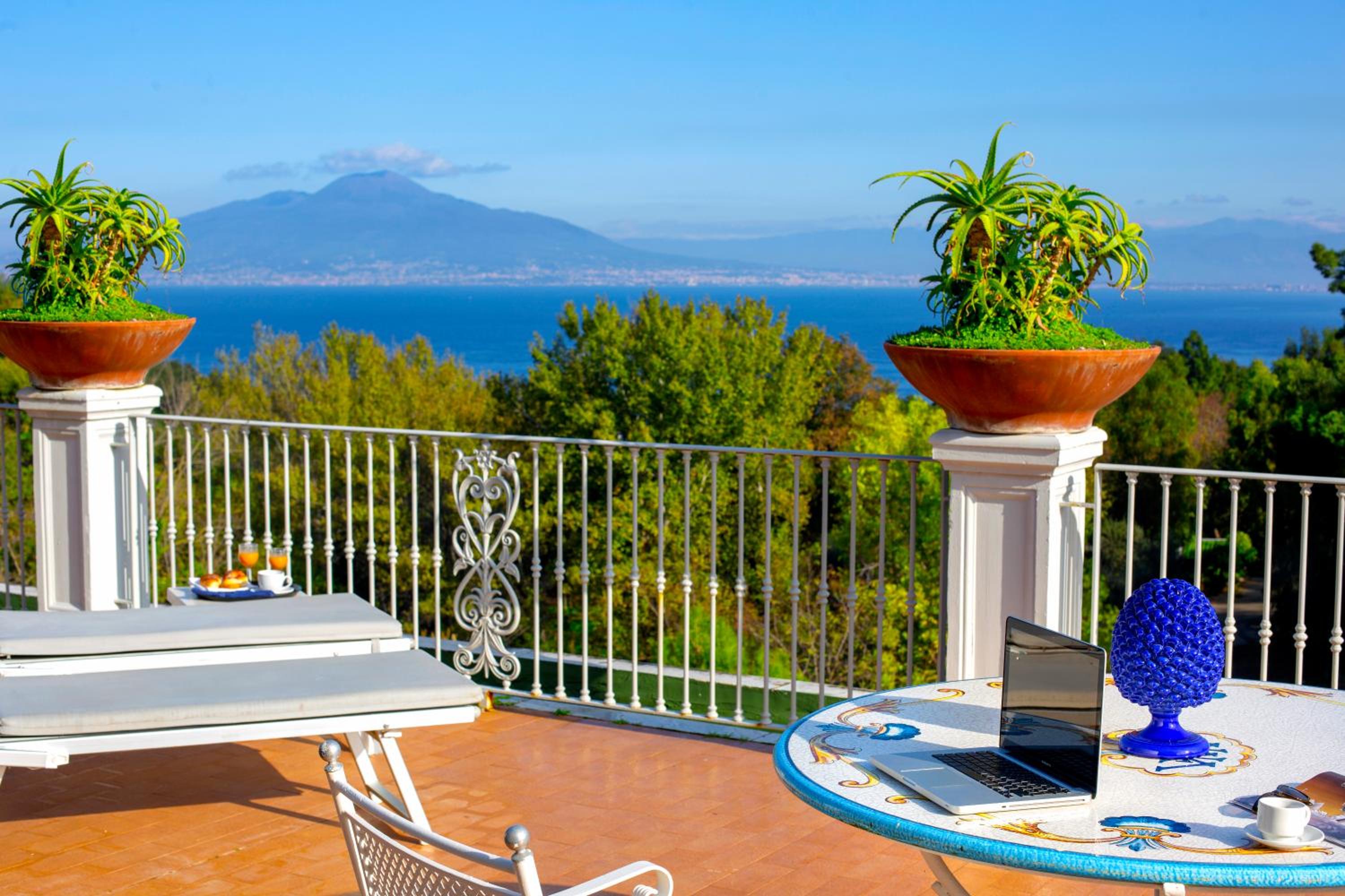 Deluxe Double Room with Balcony and Sea View - Annex