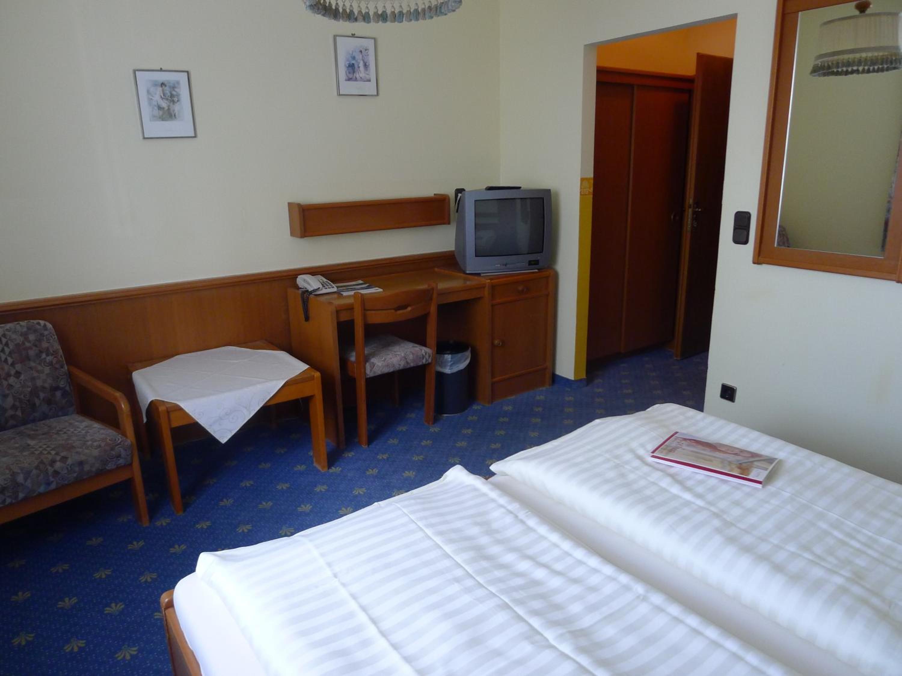 Double Room - Photo 2