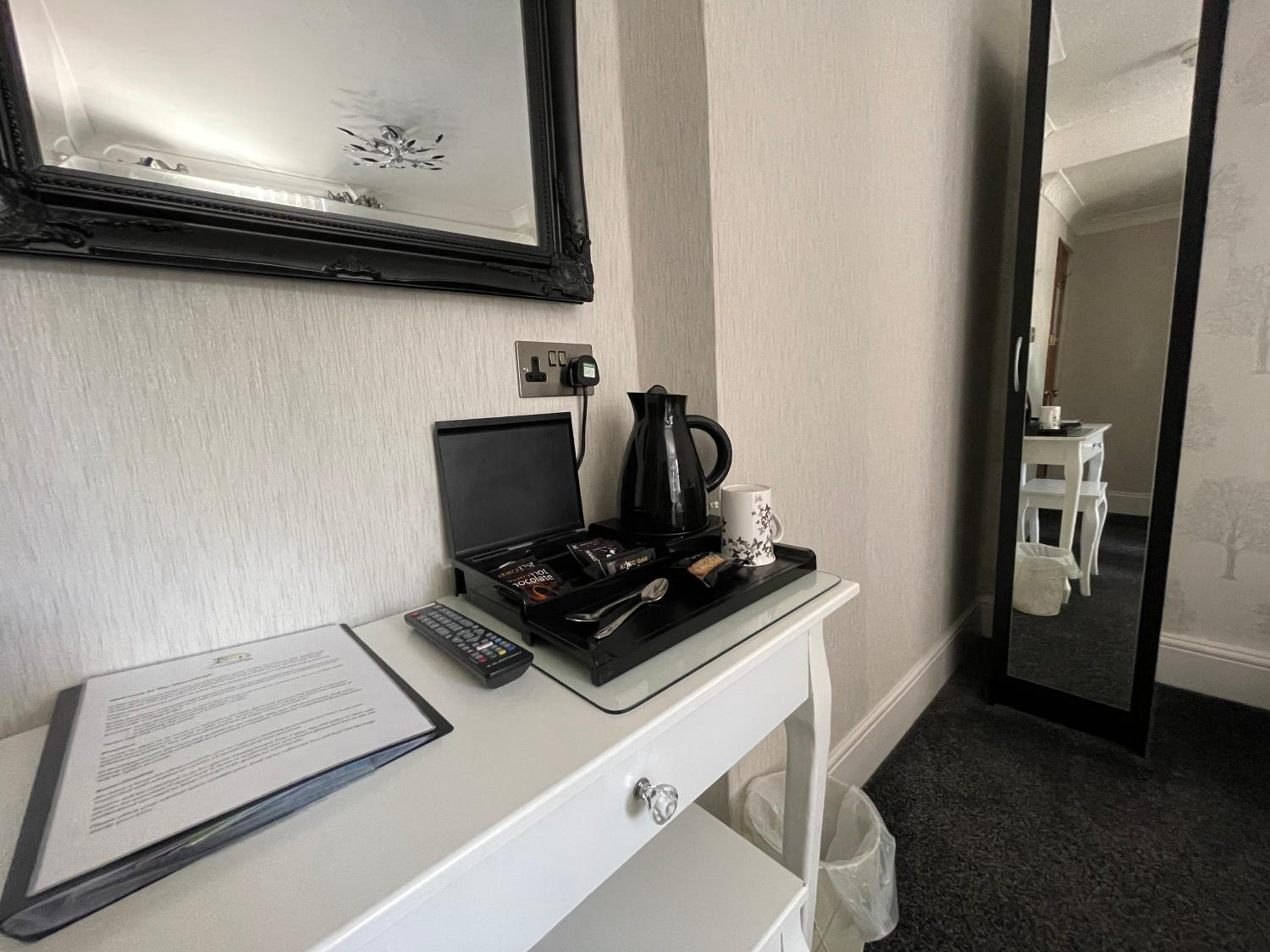Budget Double Room photo 2