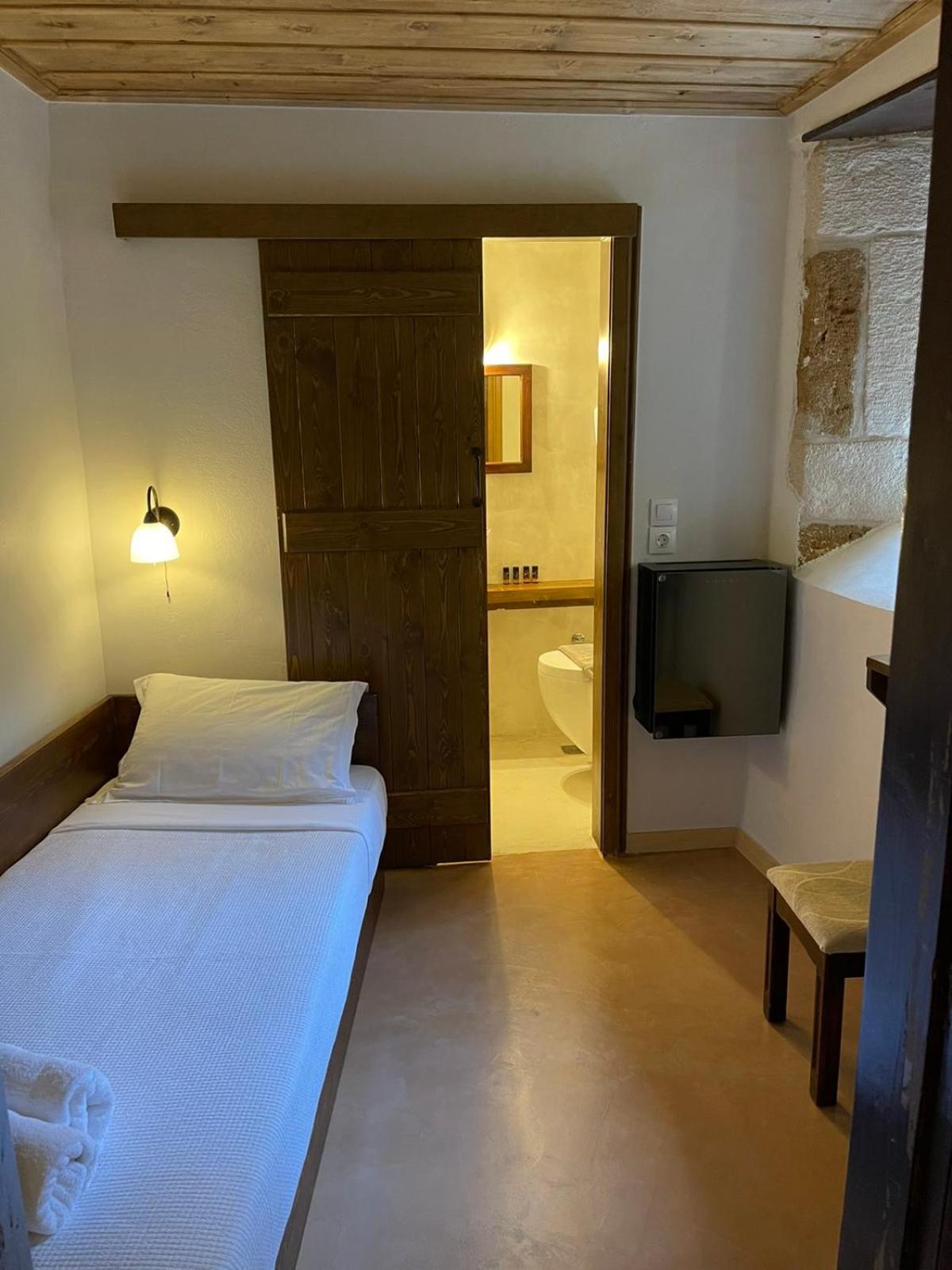 Basic Single Room with Courtyard View