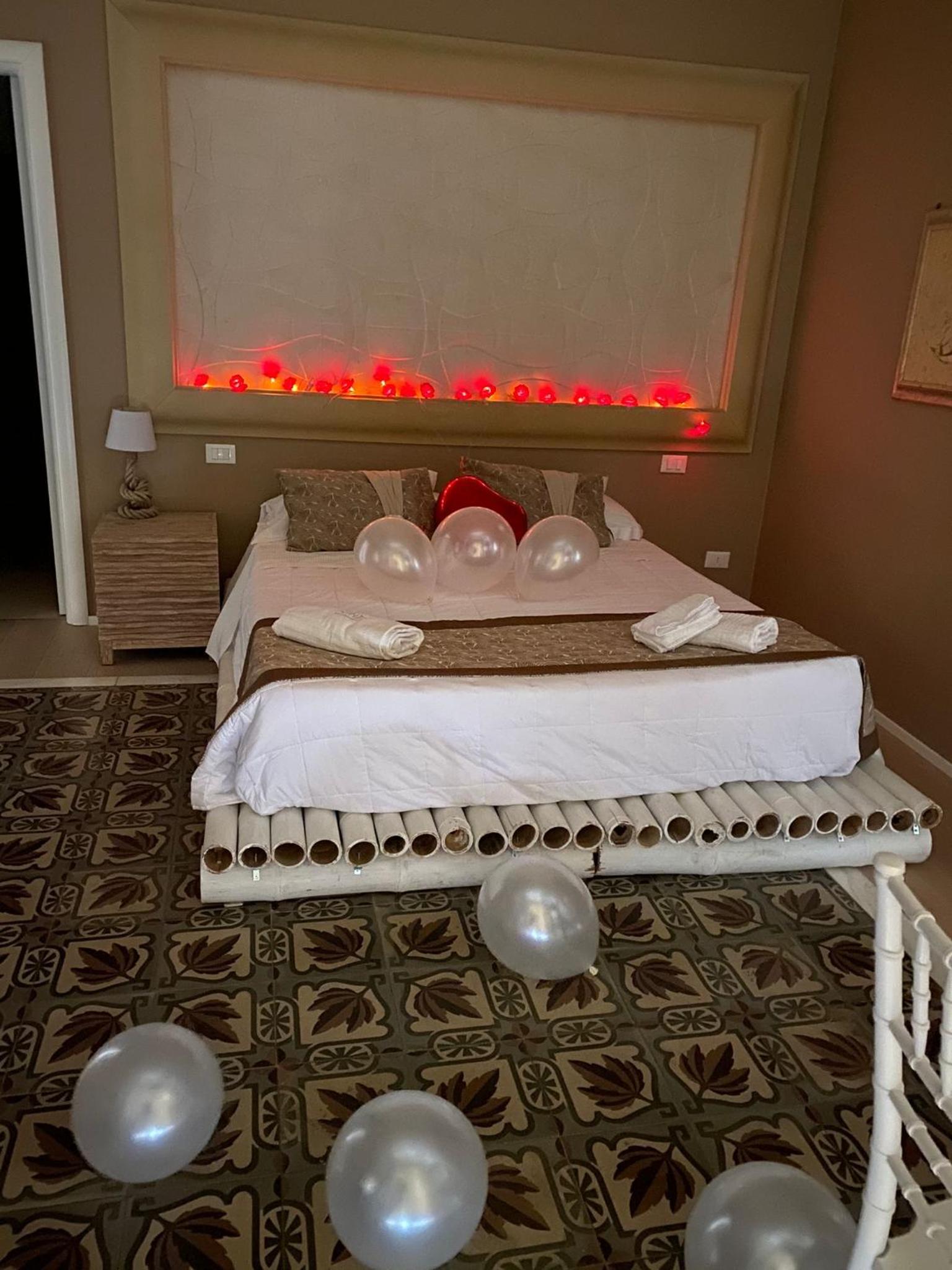 Deluxe Double Room - Photo 9