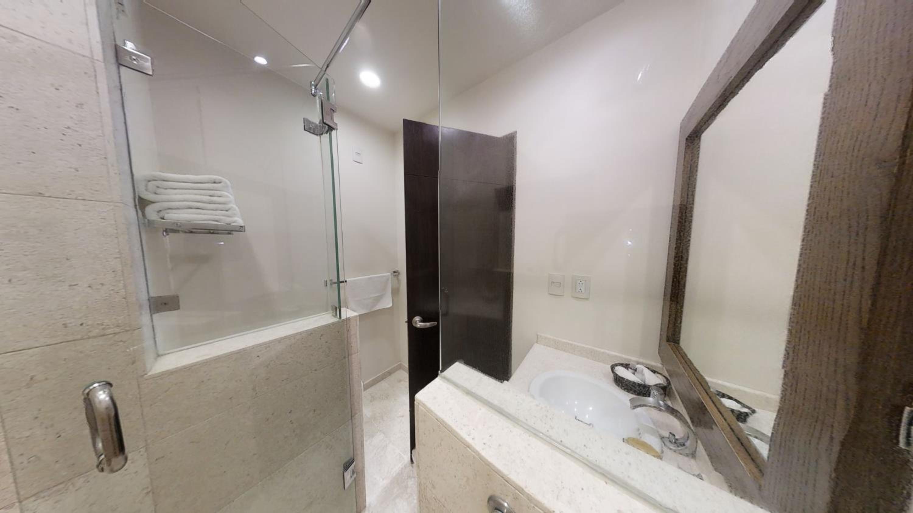 Junior Suite - Photo 13