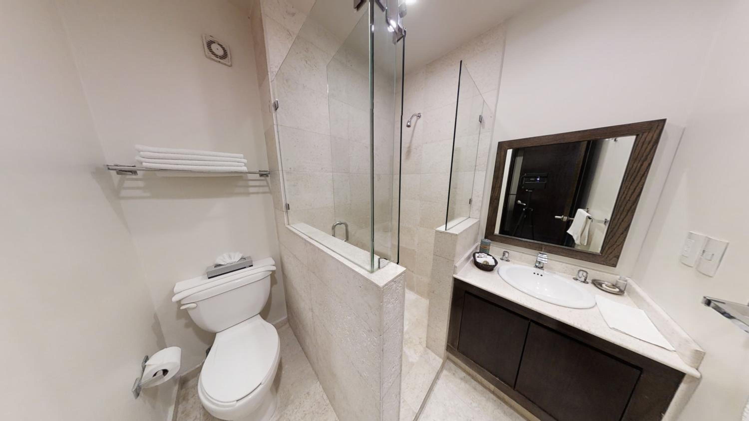Standard King Room - Photo 6