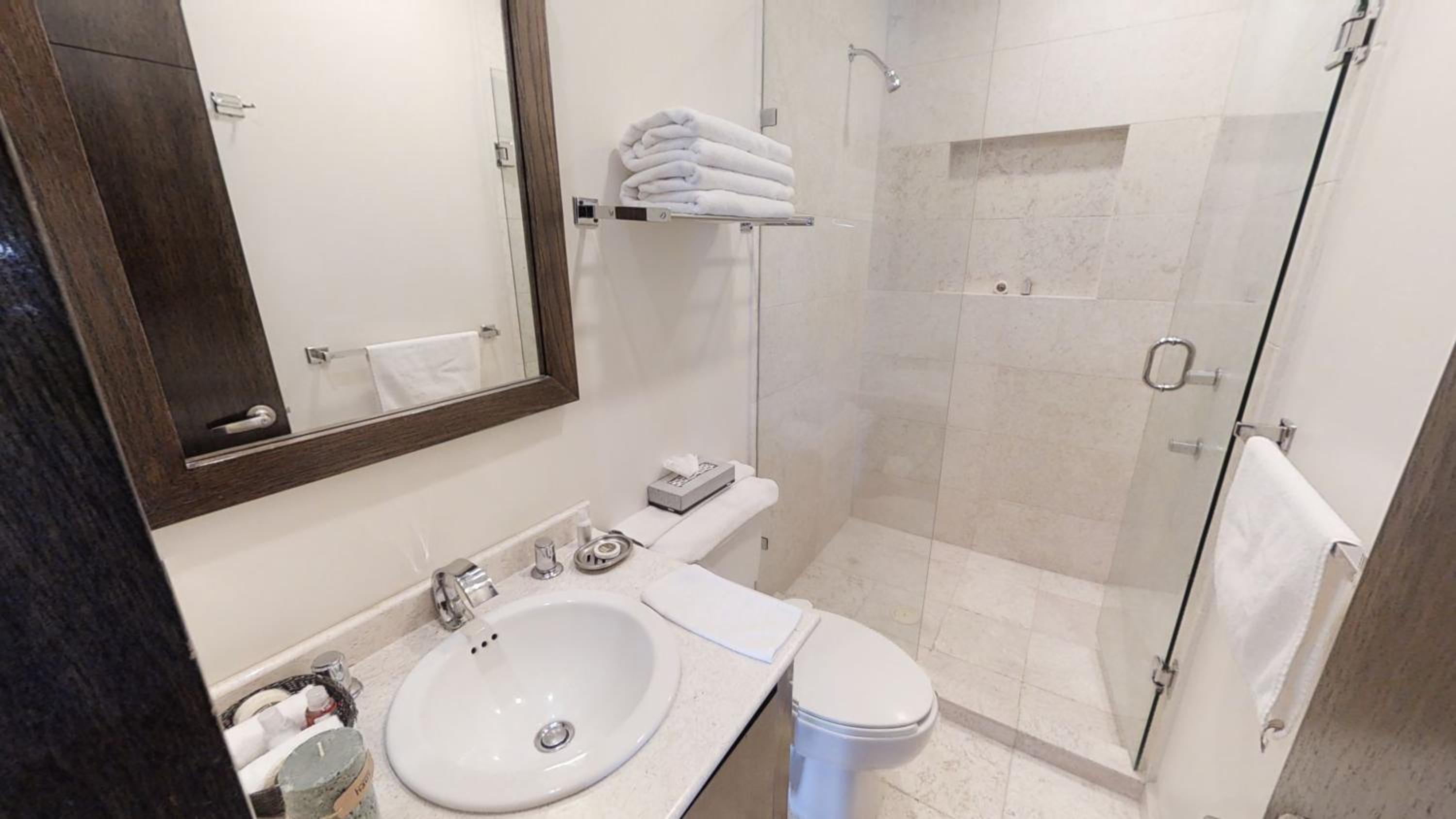 Executive Suite - Photo 5