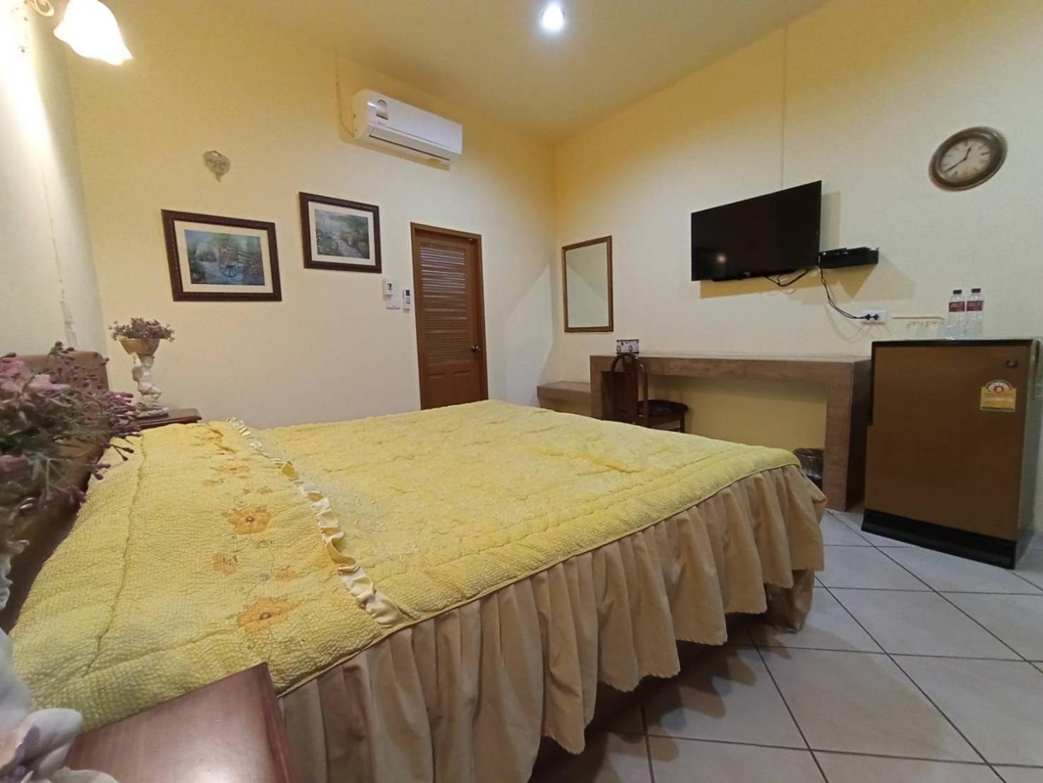 Standard King Room - Photo 4