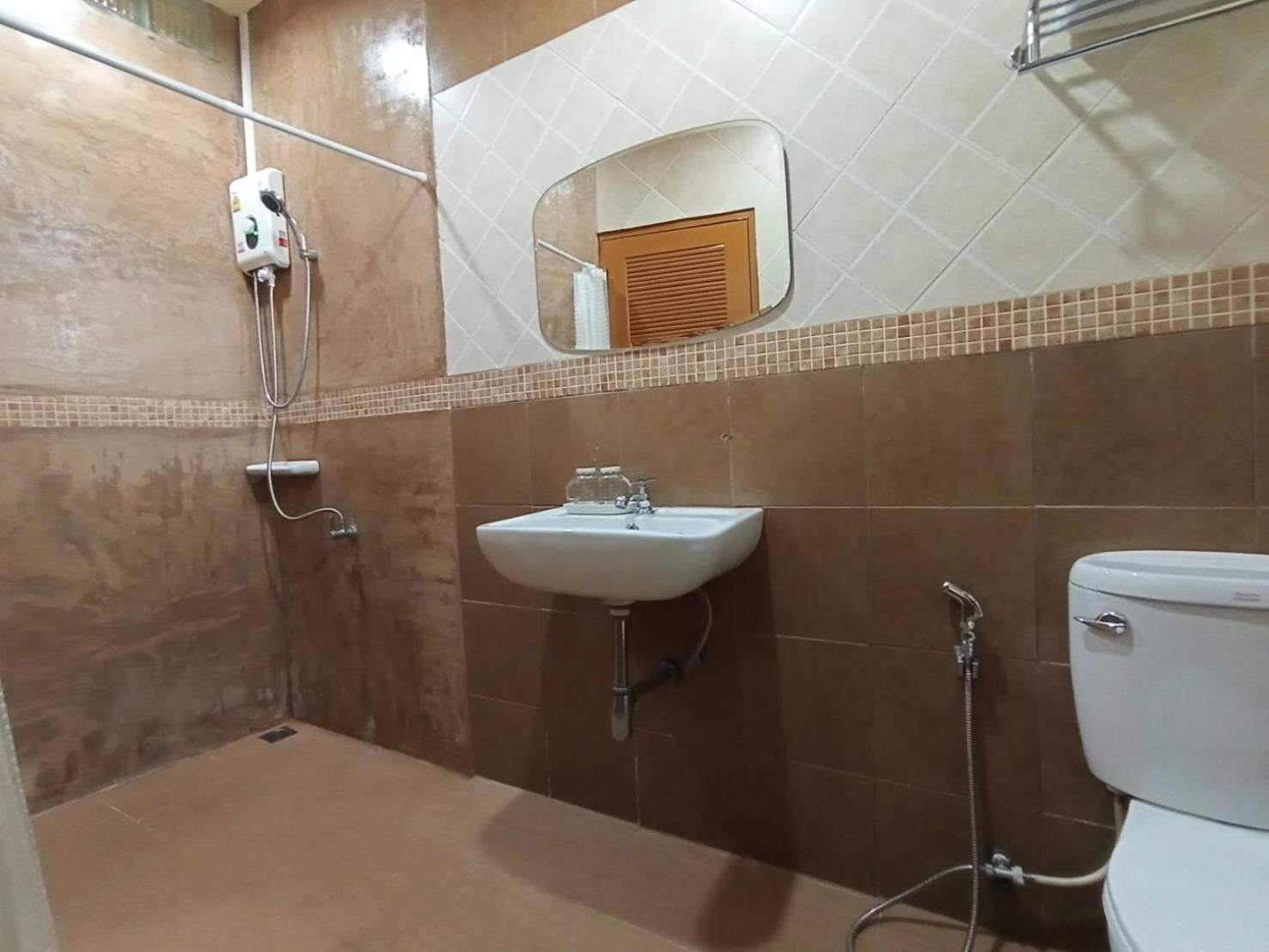 Standard King Room - Photo 2