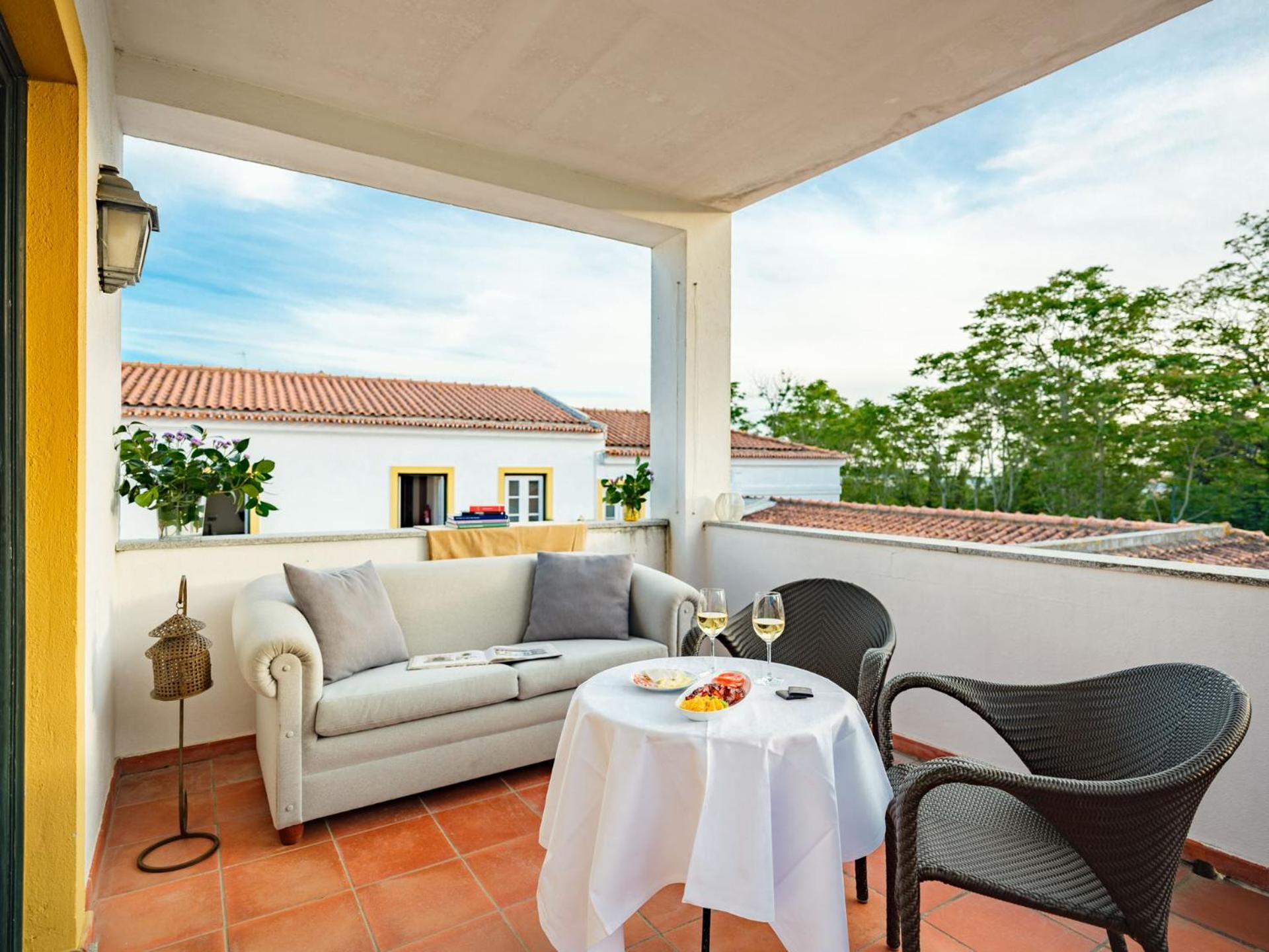Charming Double Room with Terrace thumbnail 6