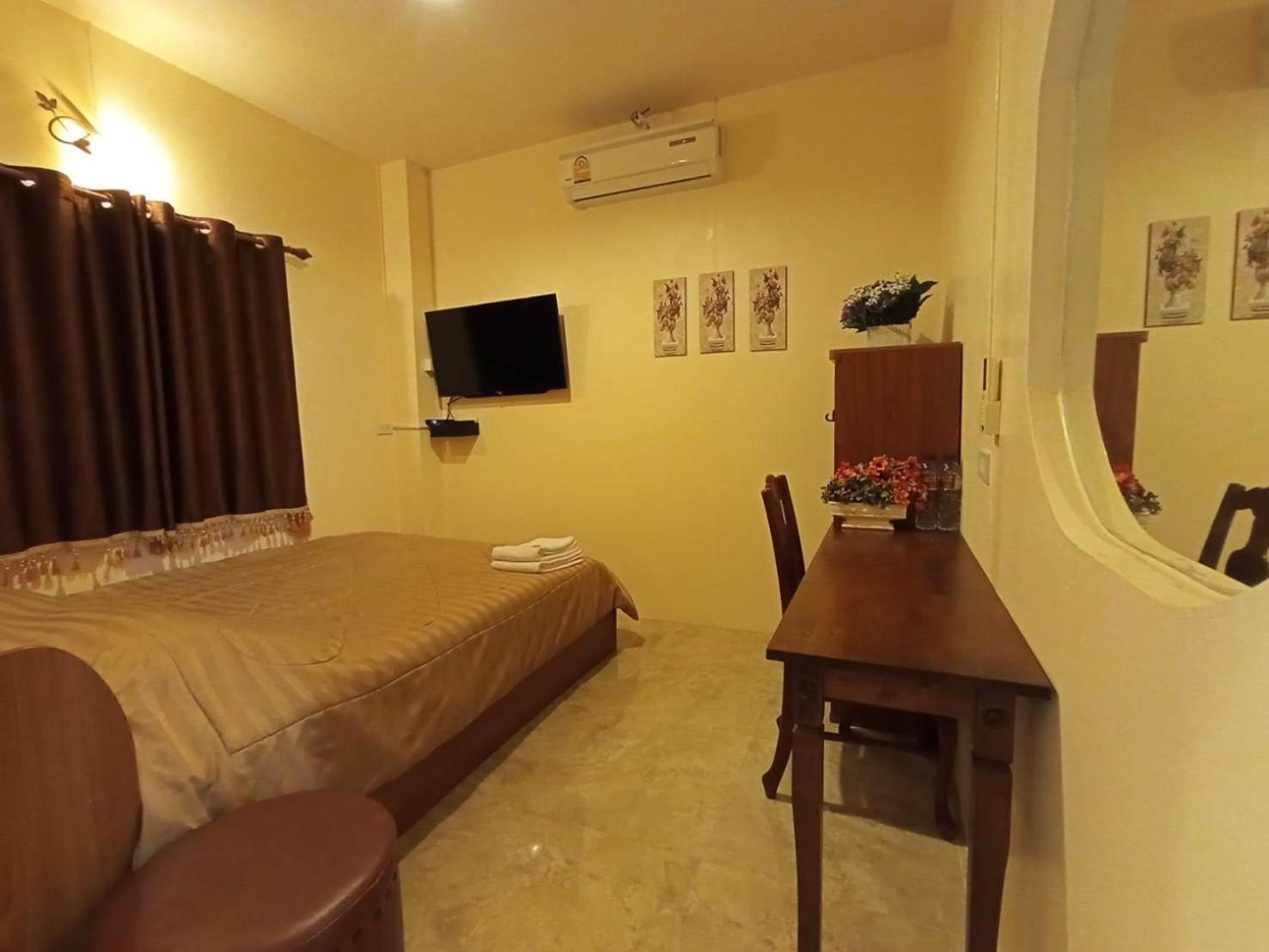 Family Room - Photo 1