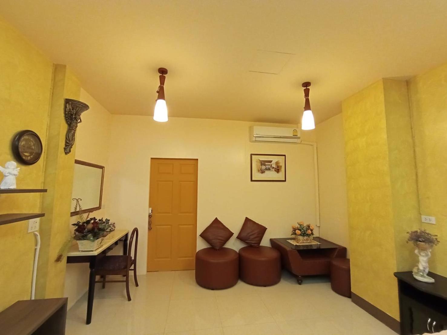 Family Room - Photo 5