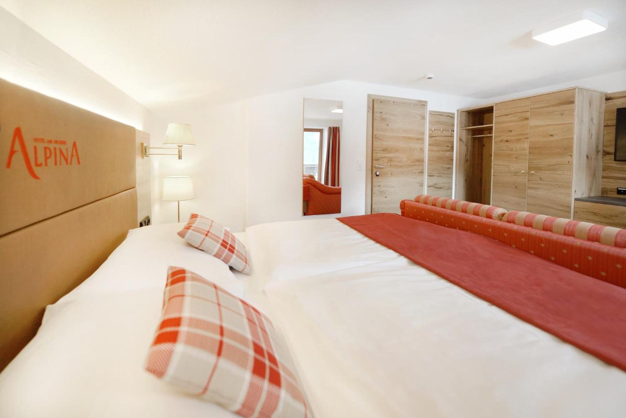 Deluxe Double Room with Balcony photo 1