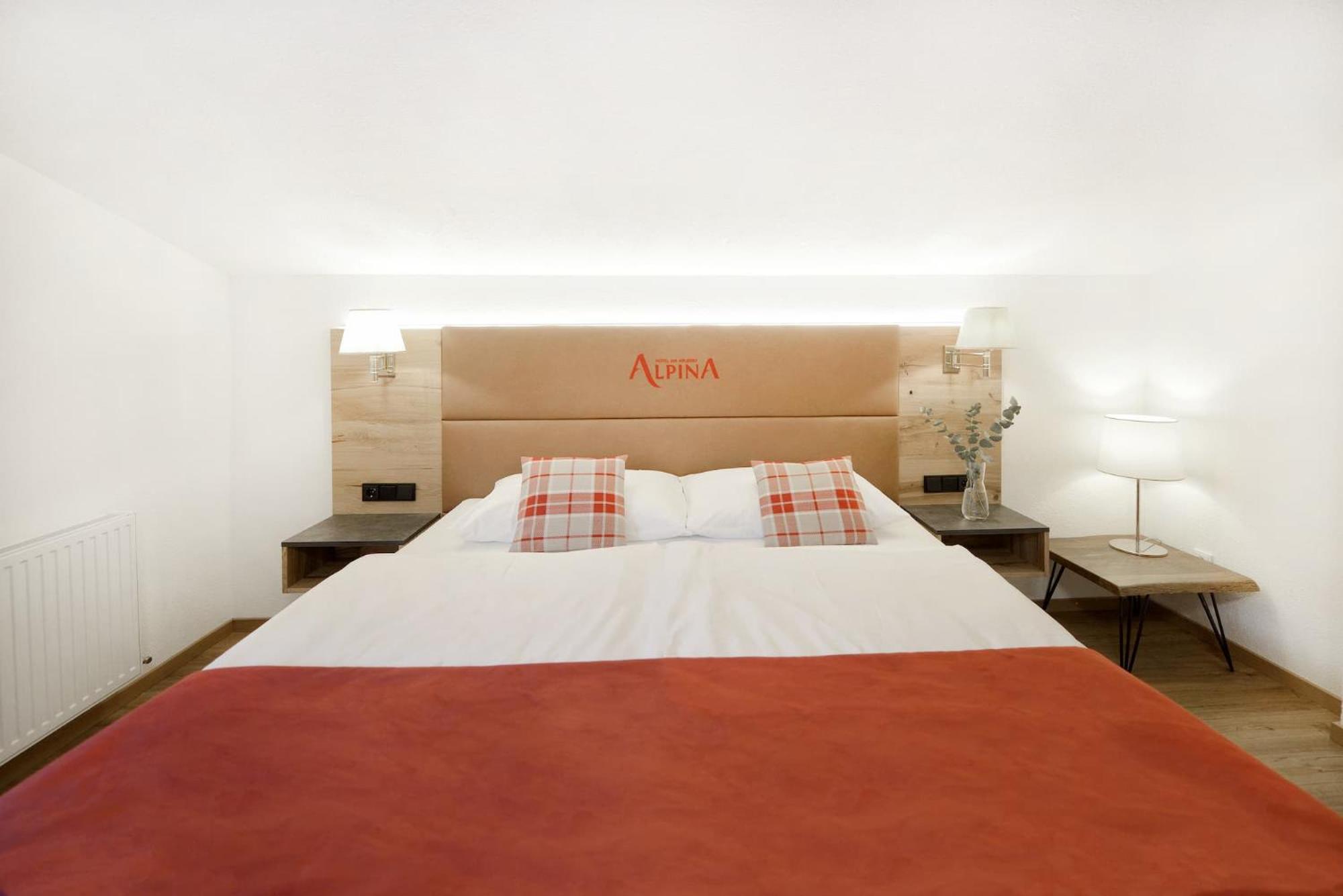 Deluxe Double Room with Balcony photo 3
