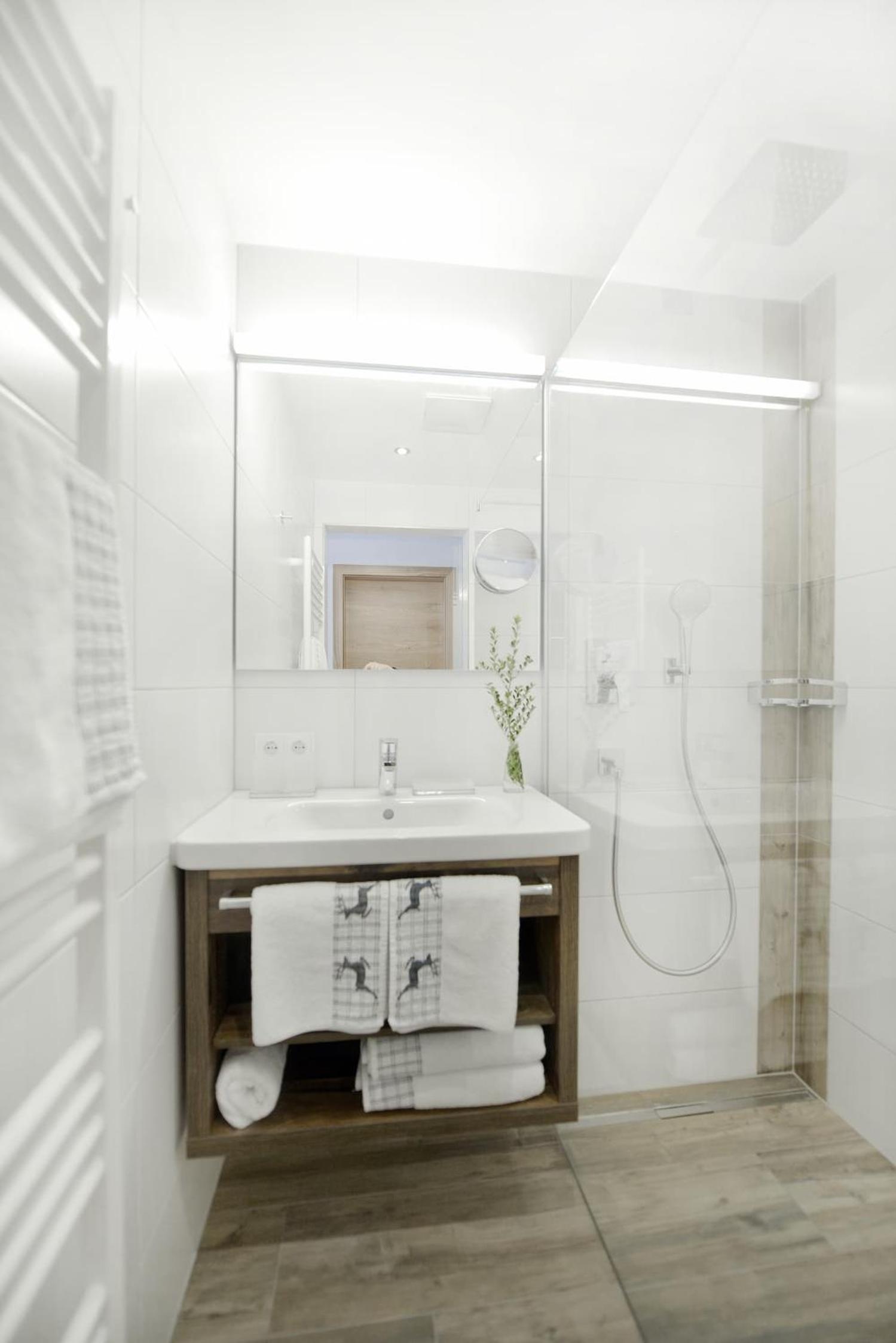 Deluxe Double or Twin Room with Balcony photo 3