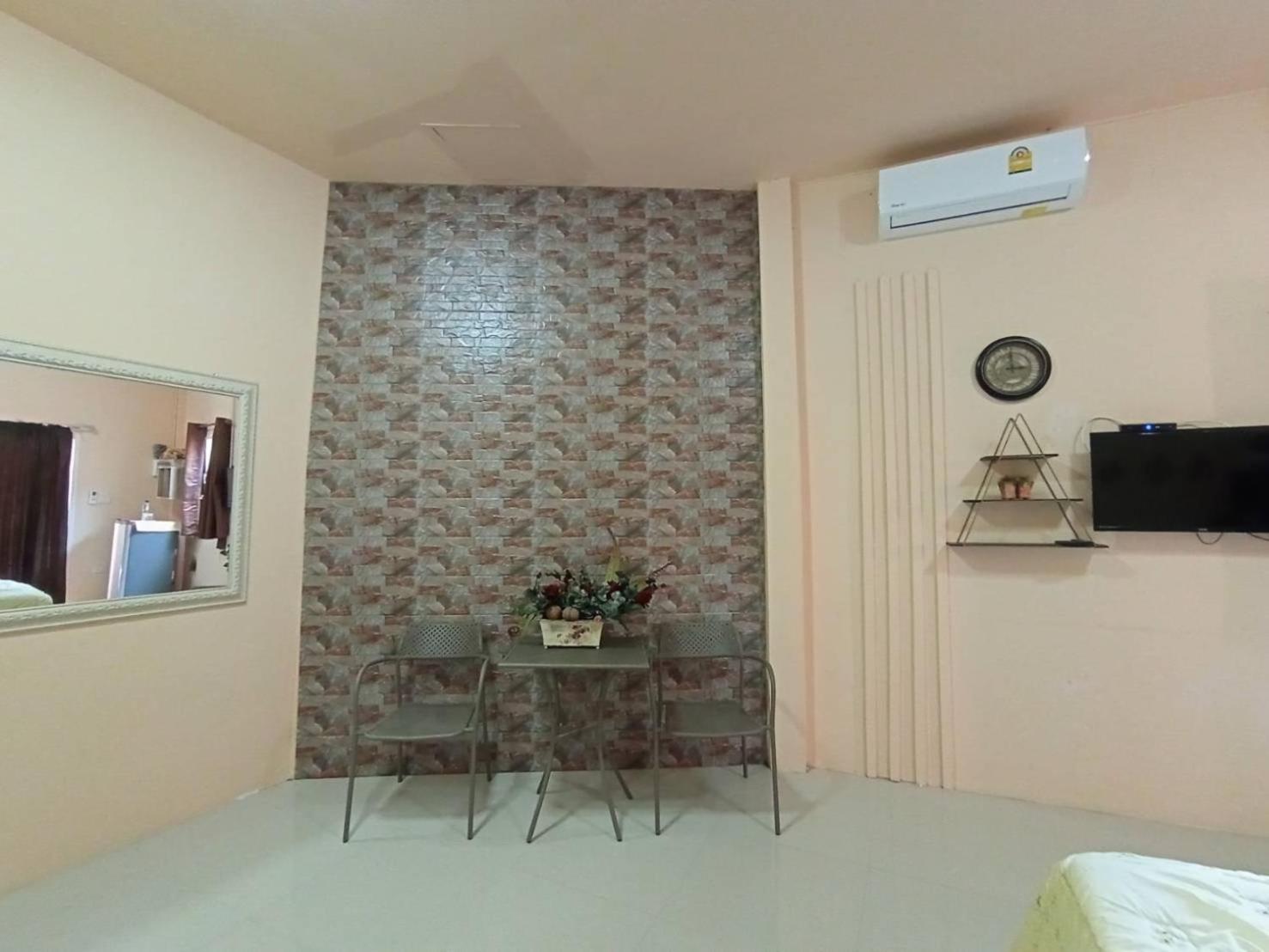Twin Room - Photo 11