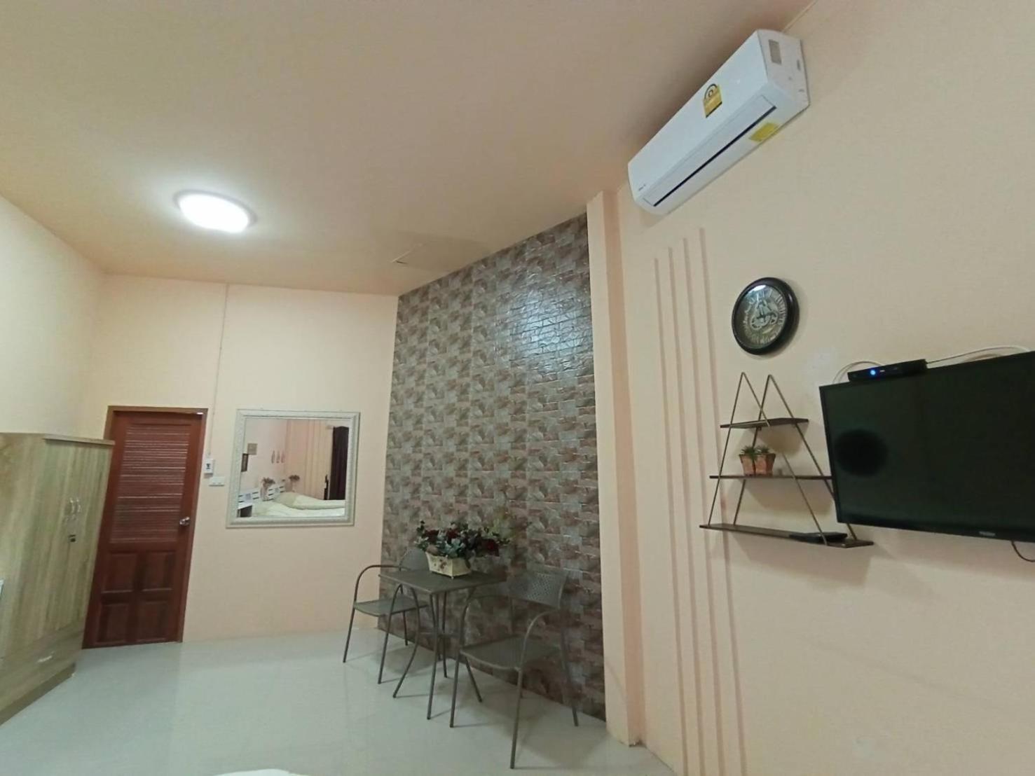 Twin Room - Photo 10