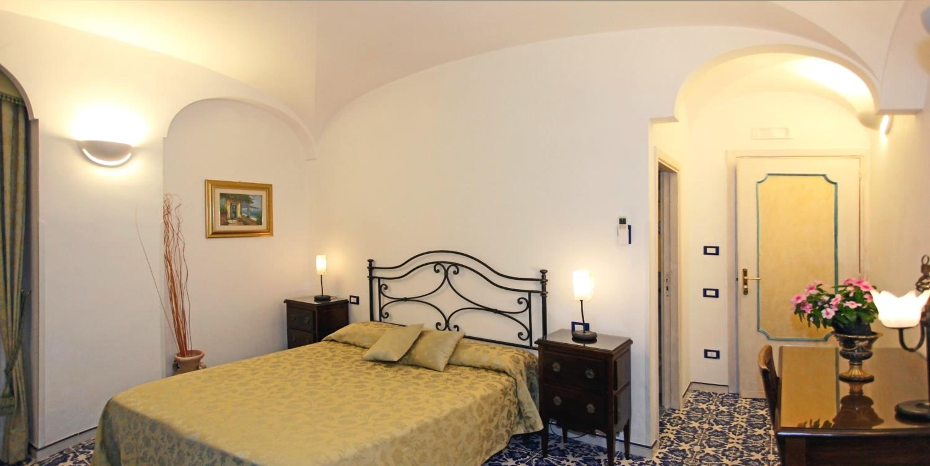 Standard Double or Twin Room with Sea View - Photo 24