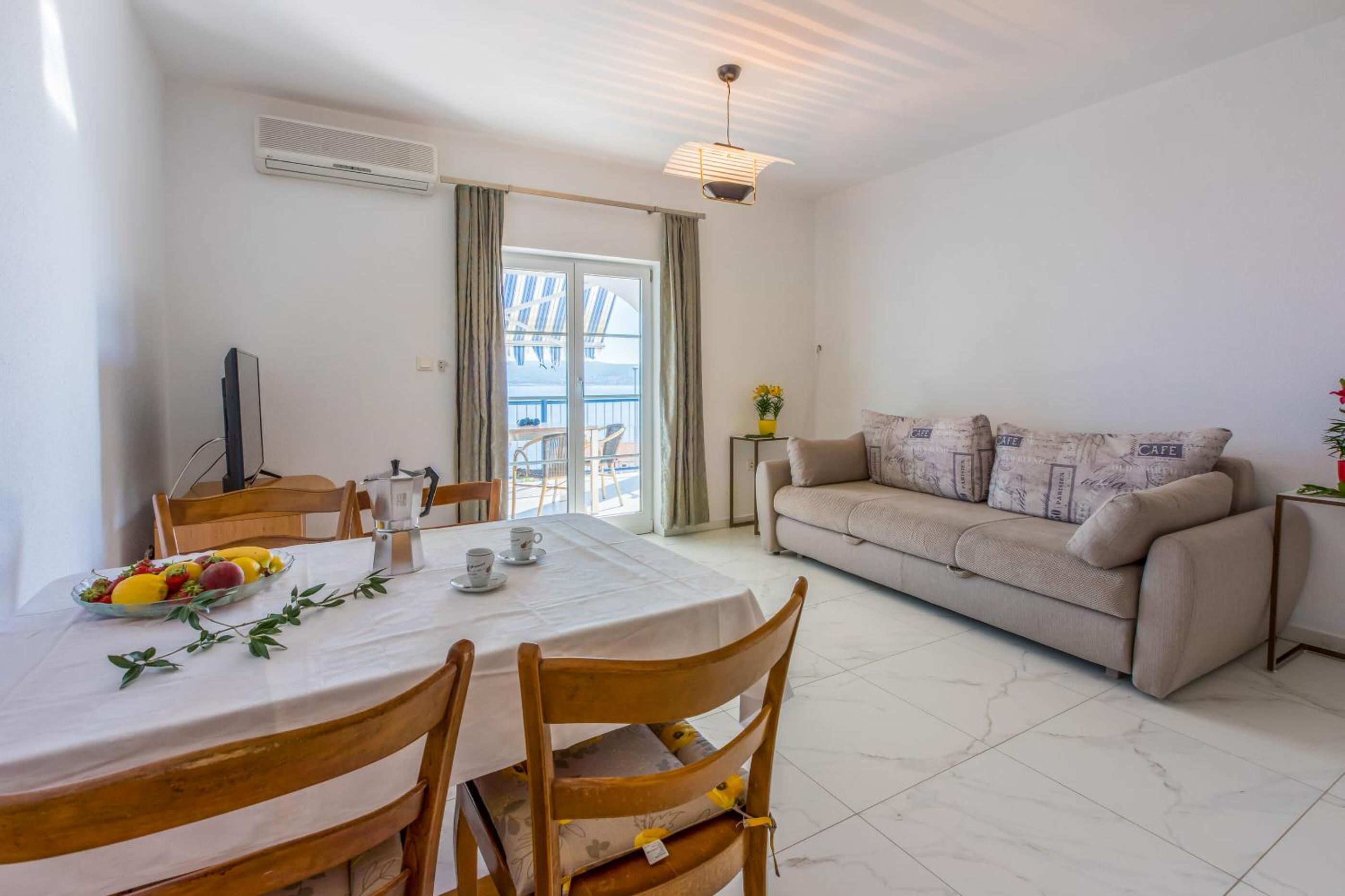 One-Bedroom Apartment with Sea View photo 1