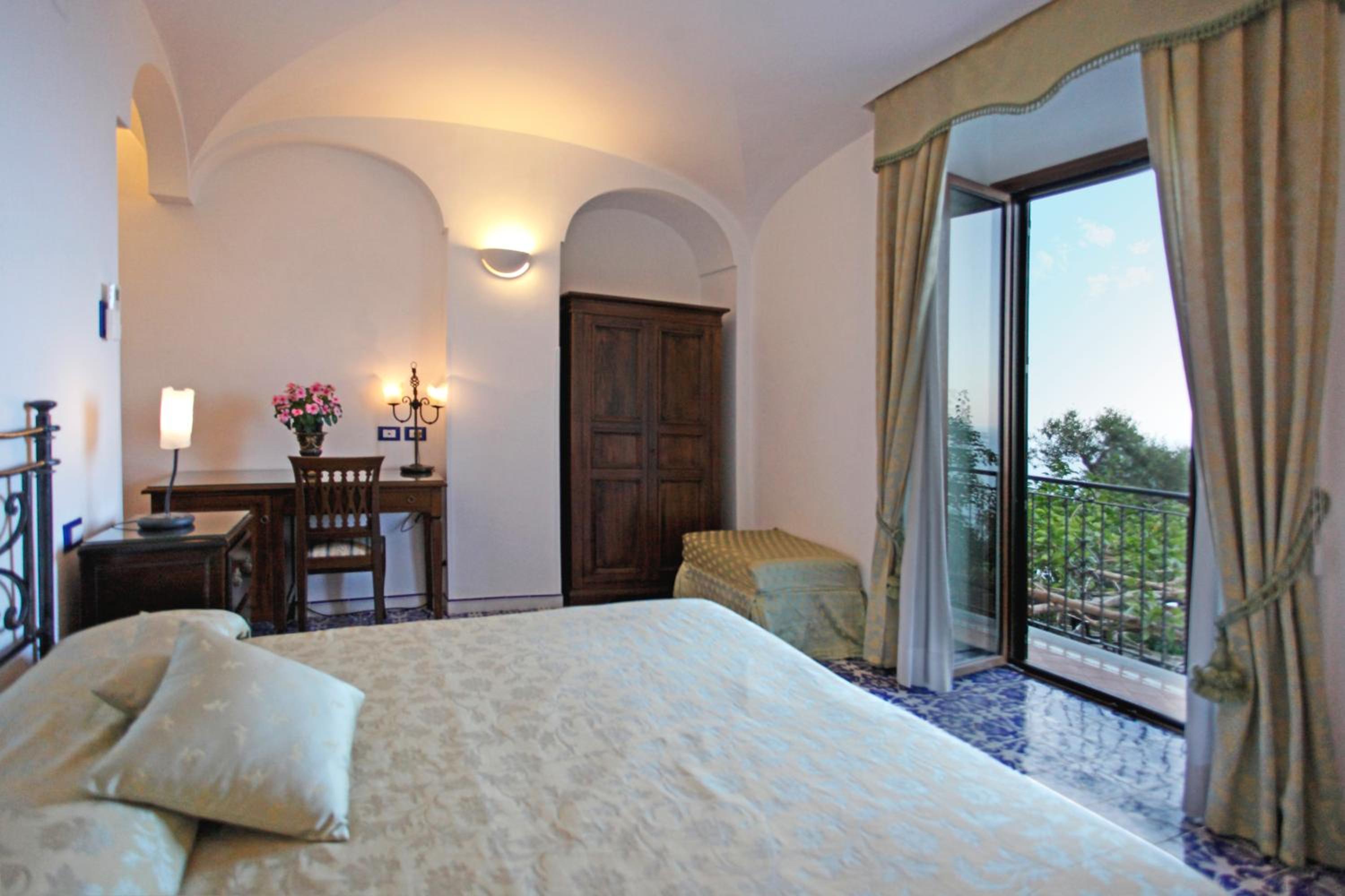 Standard Double or Twin Room with Sea View - Photo 32
