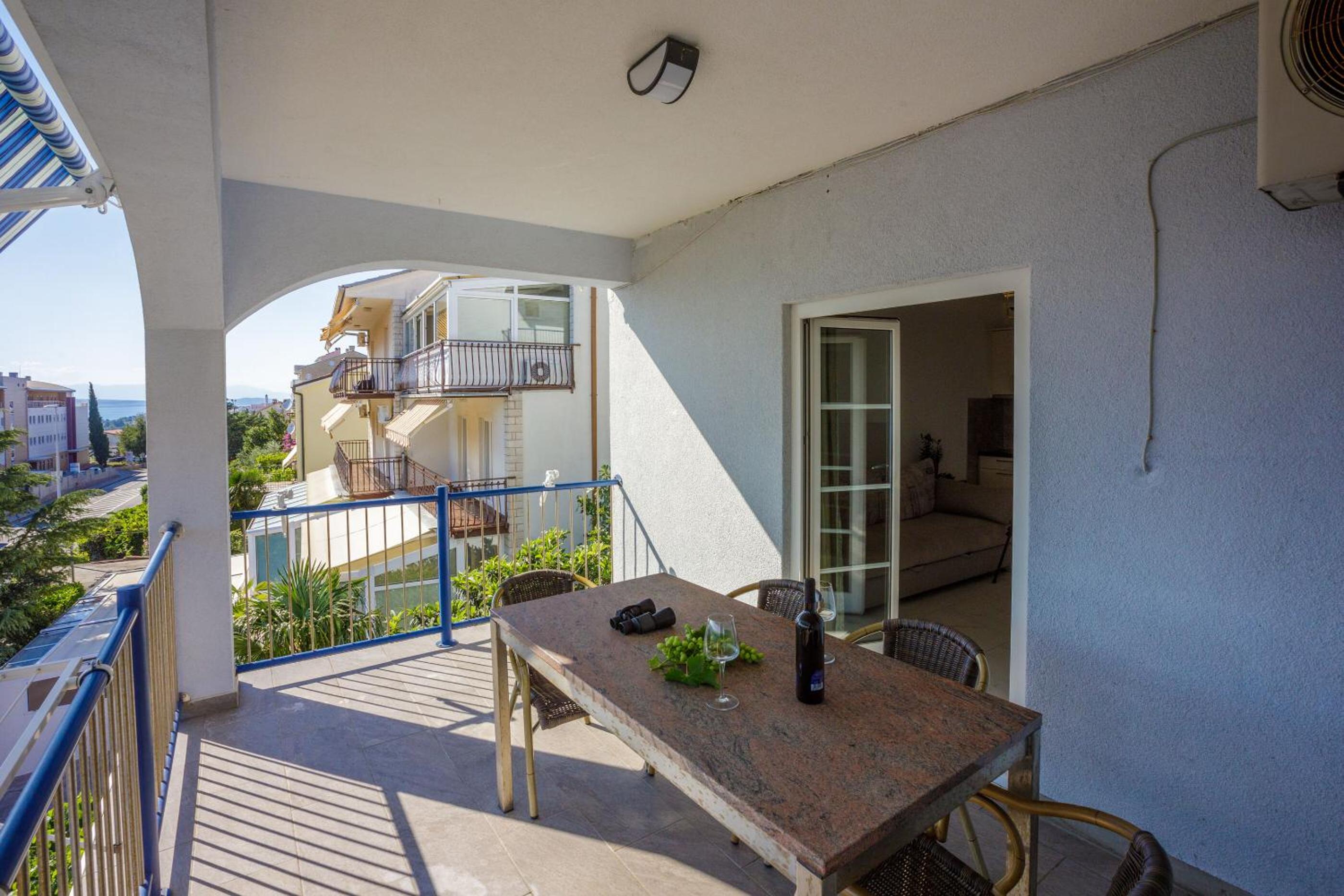 One-Bedroom Apartment with Sea View photo 2