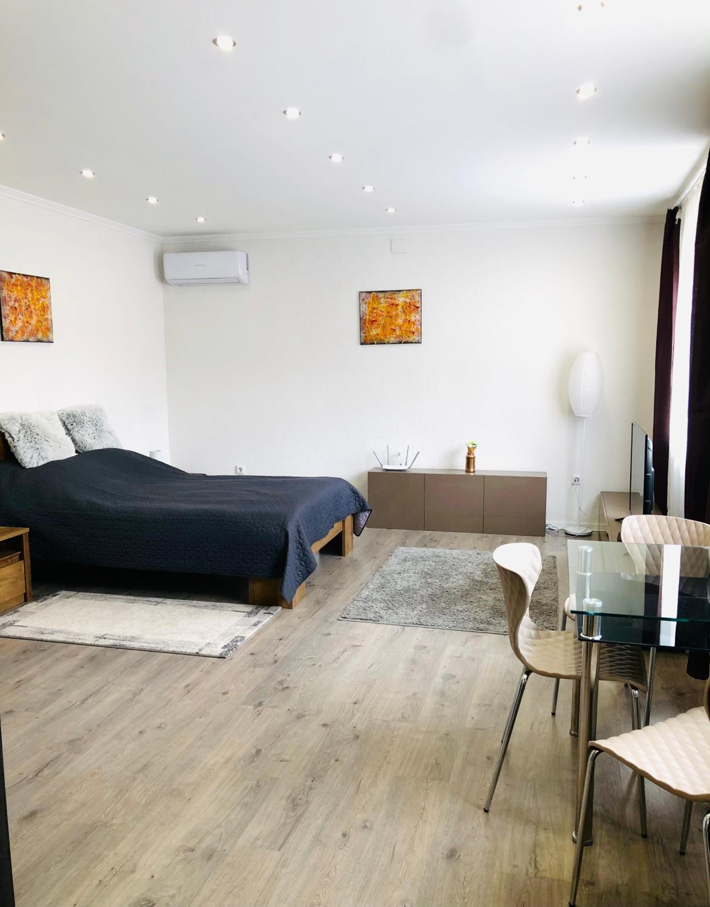 One-Bedroom Apartment - Photo 1