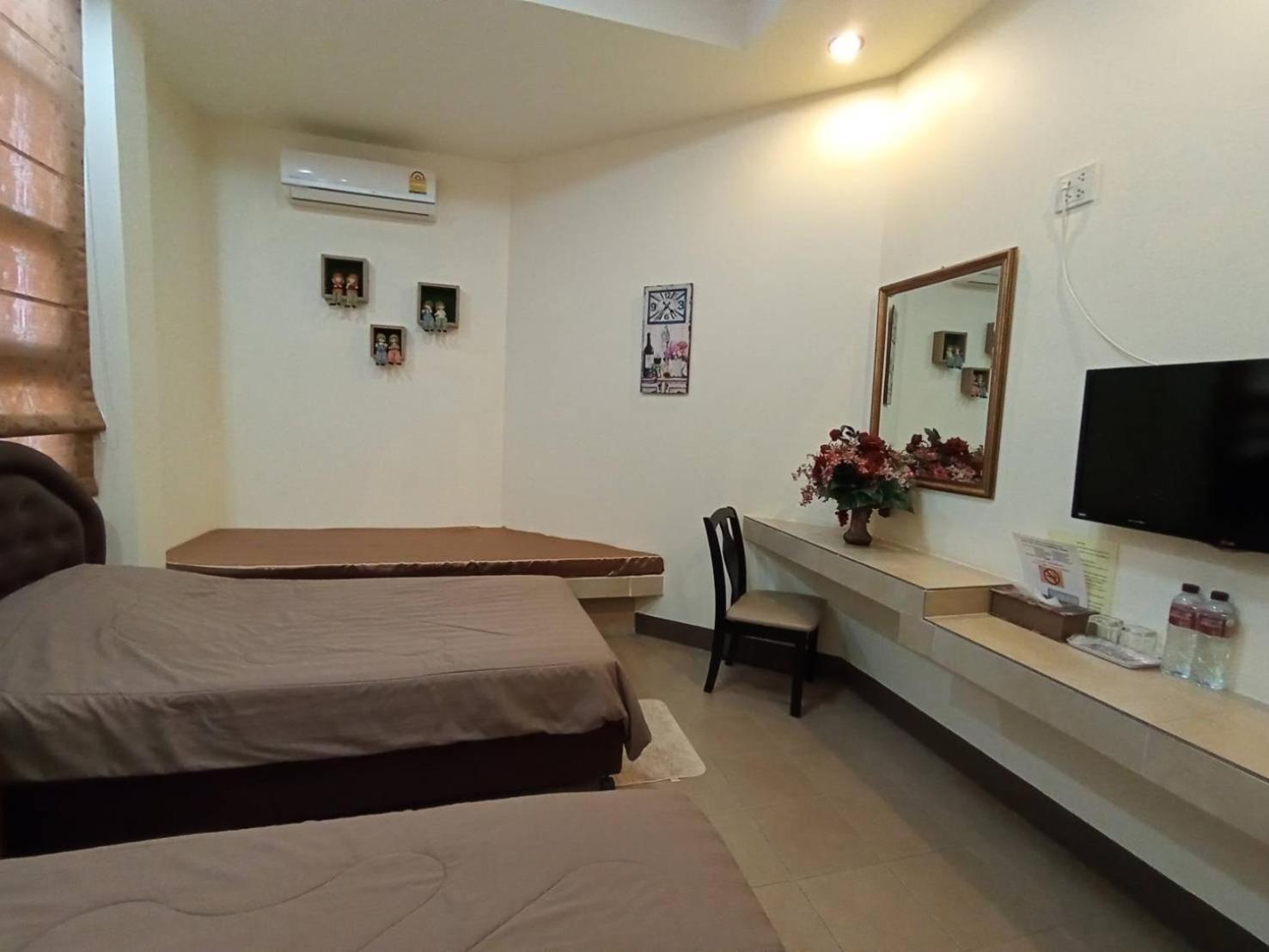 Twin Room - Photo 4