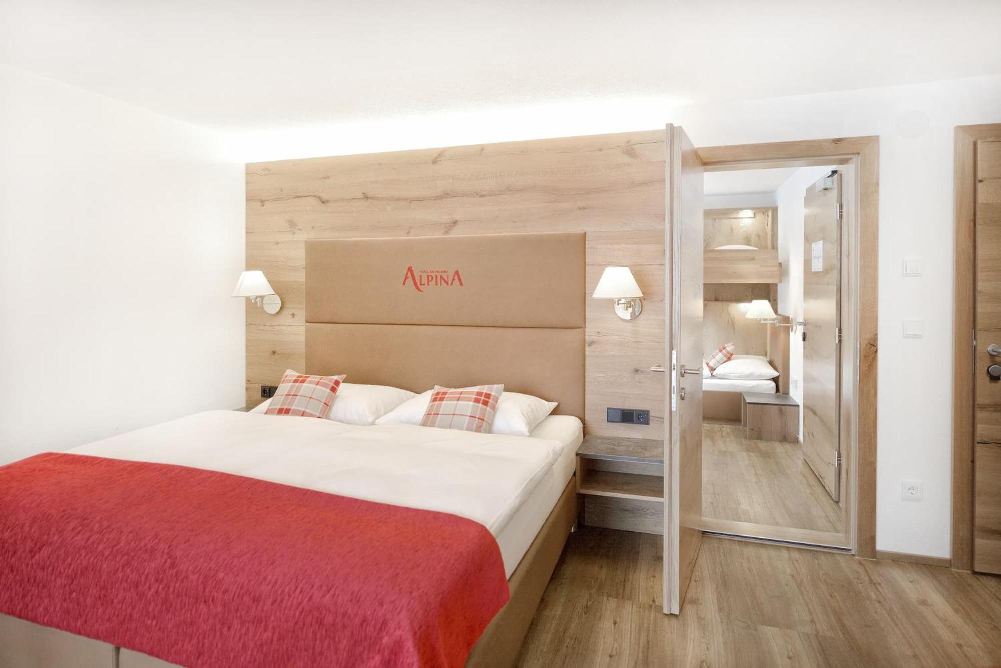 Junior Suite with Balcony photo 3