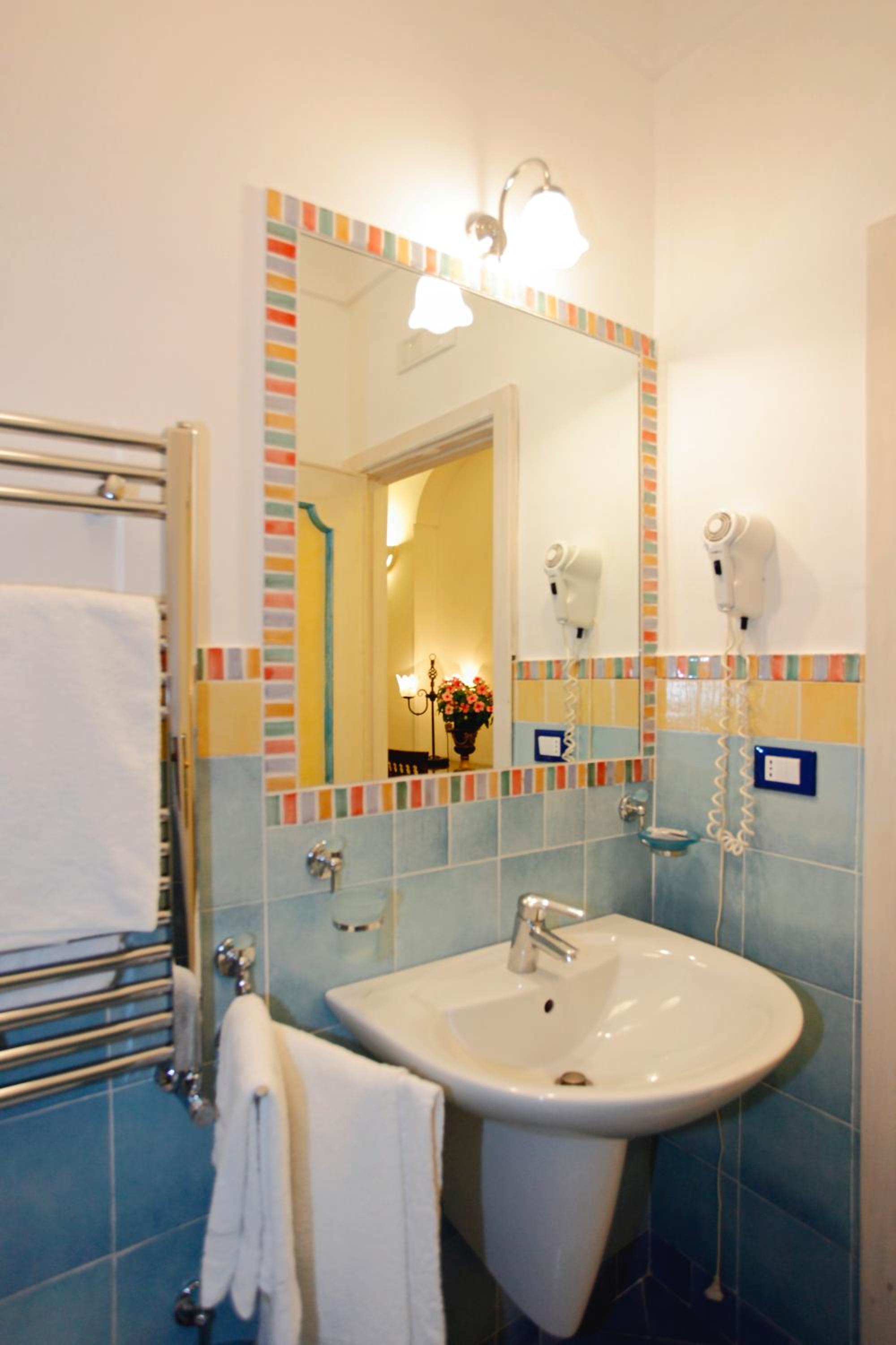 Standard Double or Twin Room with Sea View - Photo 31