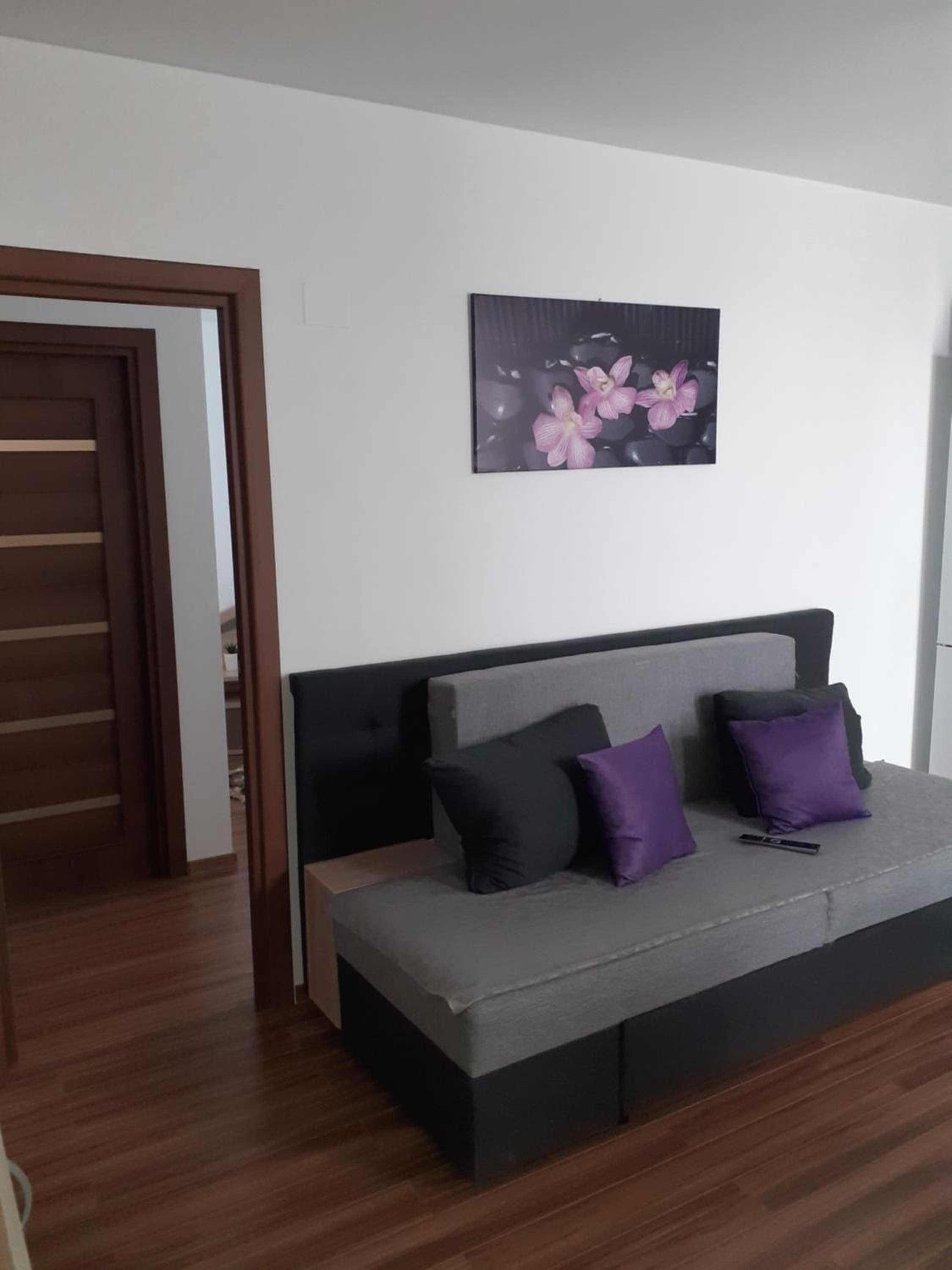 One-Bedroom Apartment - Photo 8