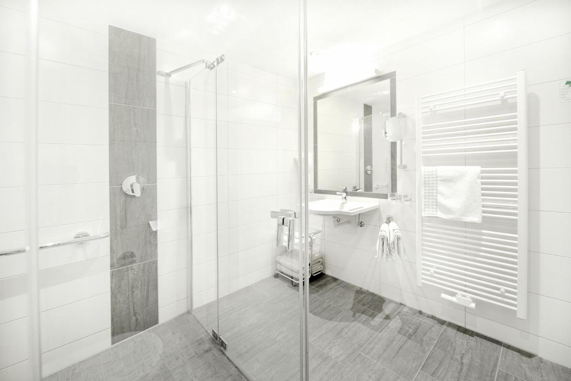 Double Room - Disability Access photo 3